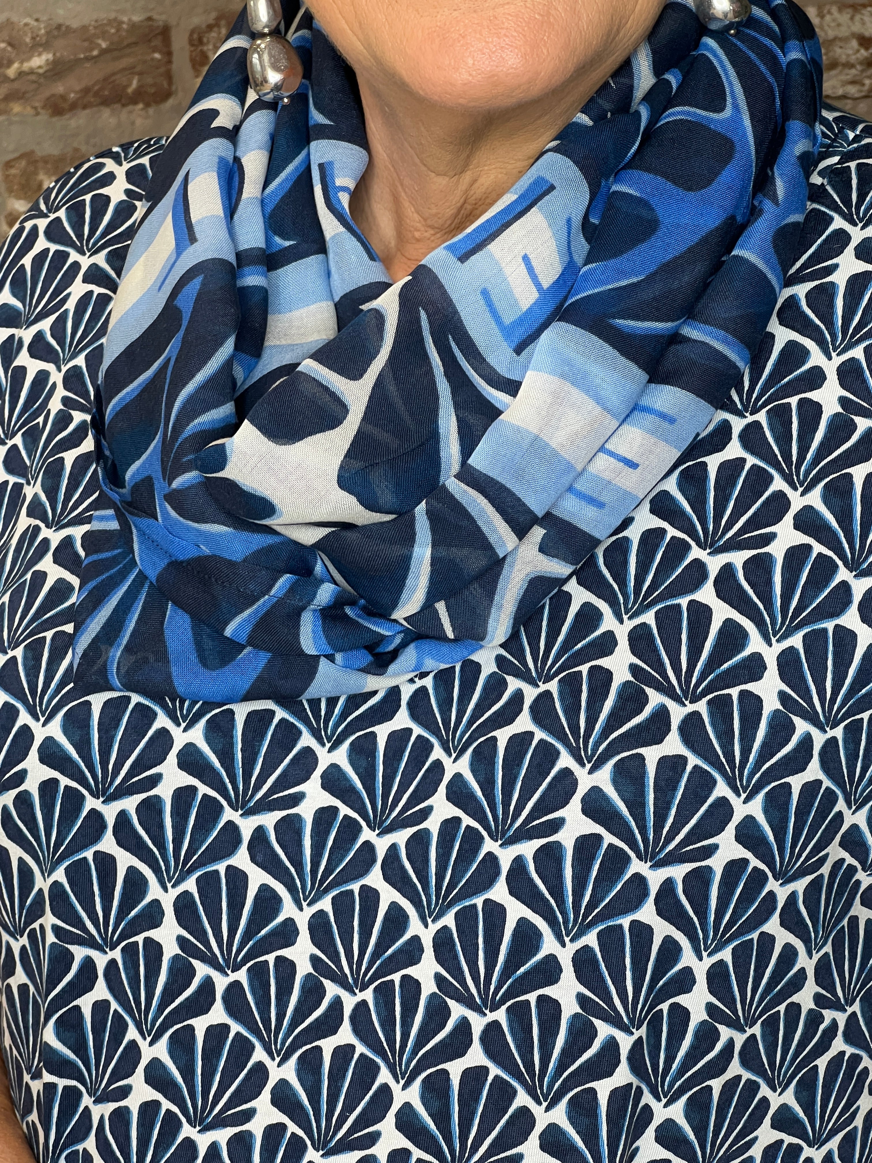 Cecil v-neck print top In Universal Blue