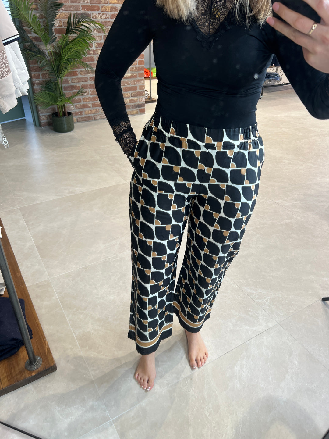 Milano Pull on Trousers In black & tan