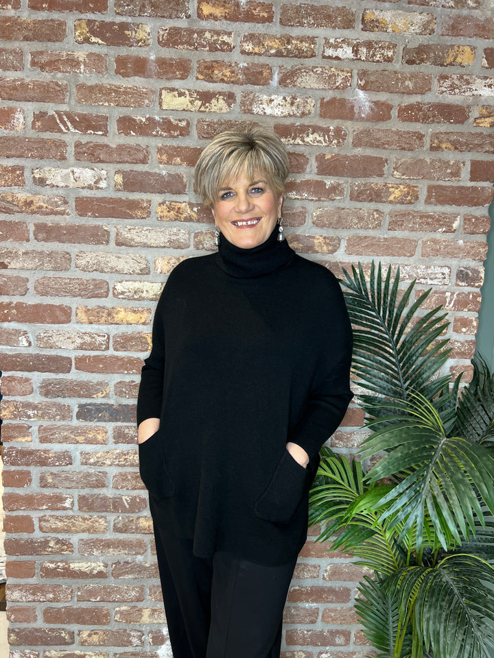 Deck By Decollage Pocket Knit In Black