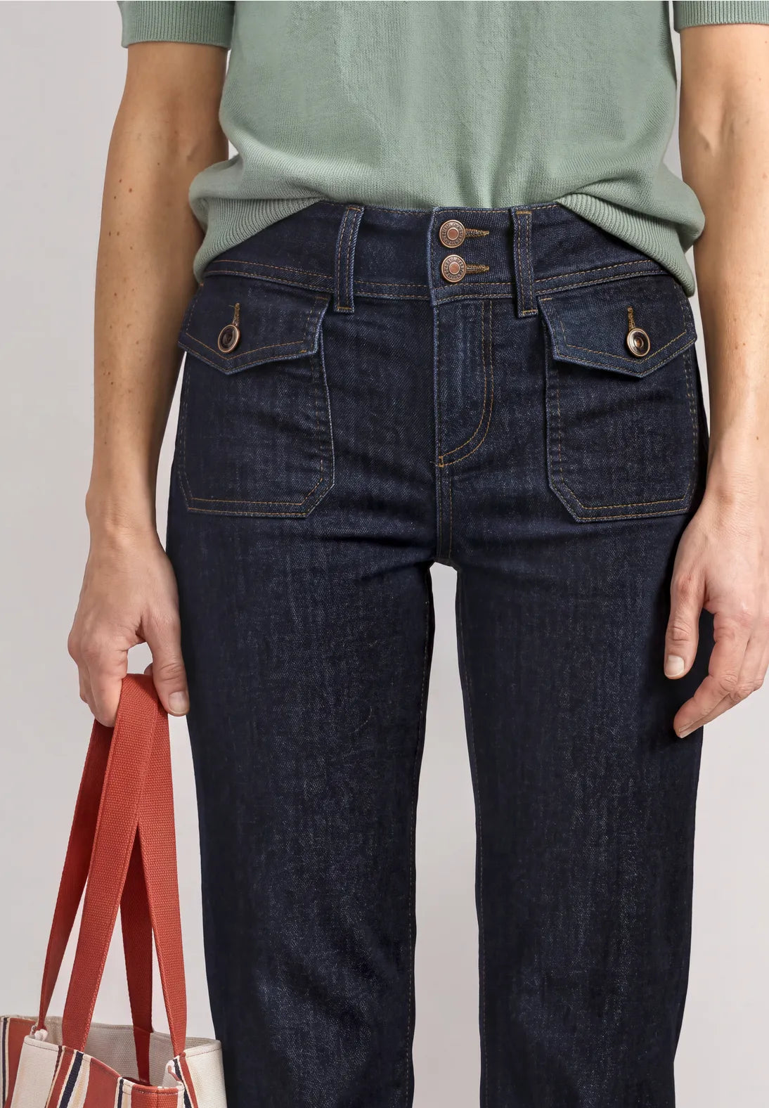 Straight leg jeans in rinse washed