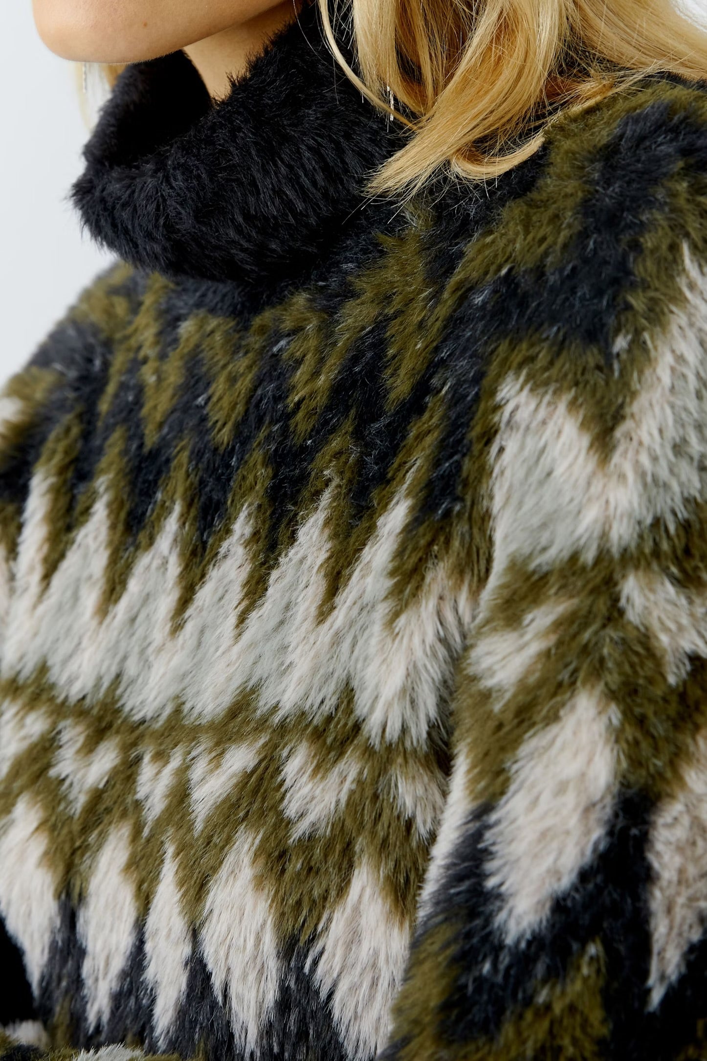 Oui Geometric Pullover In Khaki Rose