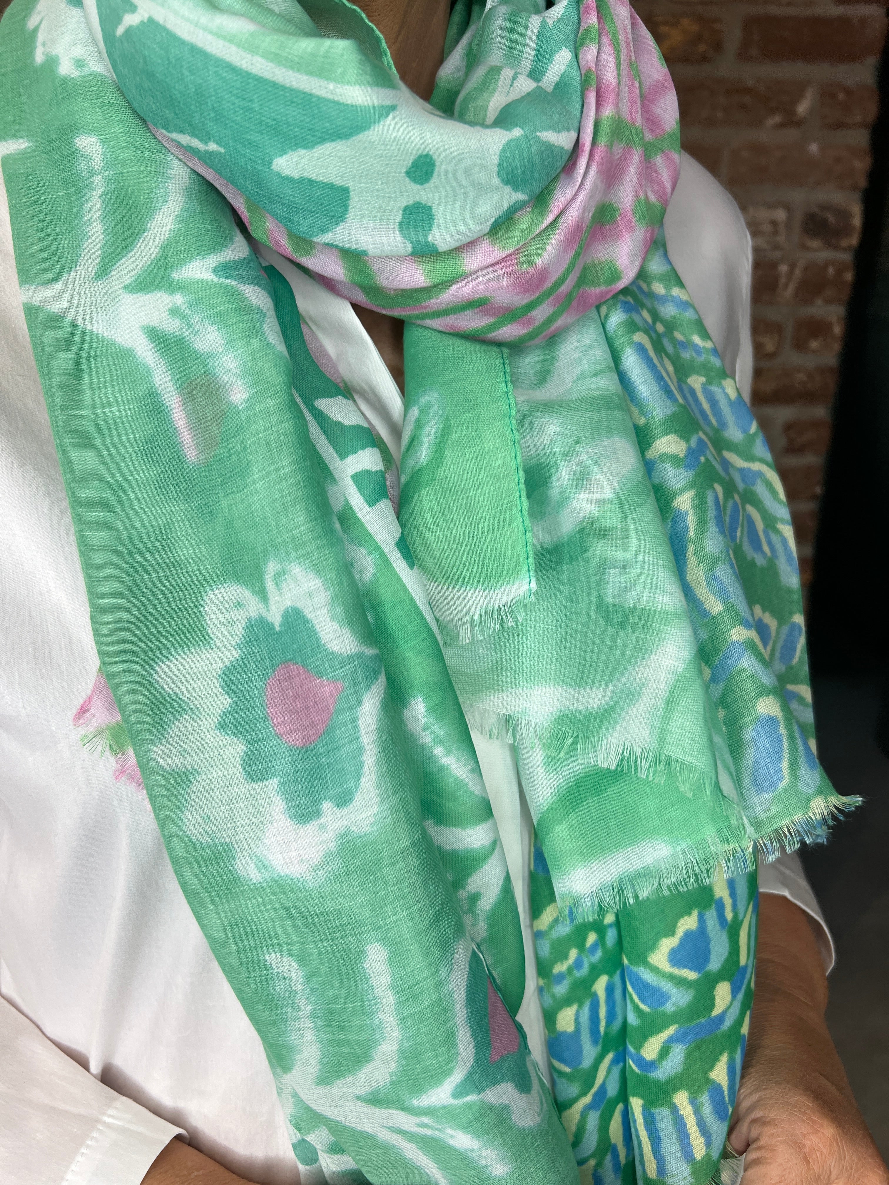 Pipa Patterned Scarf In Green & Pink