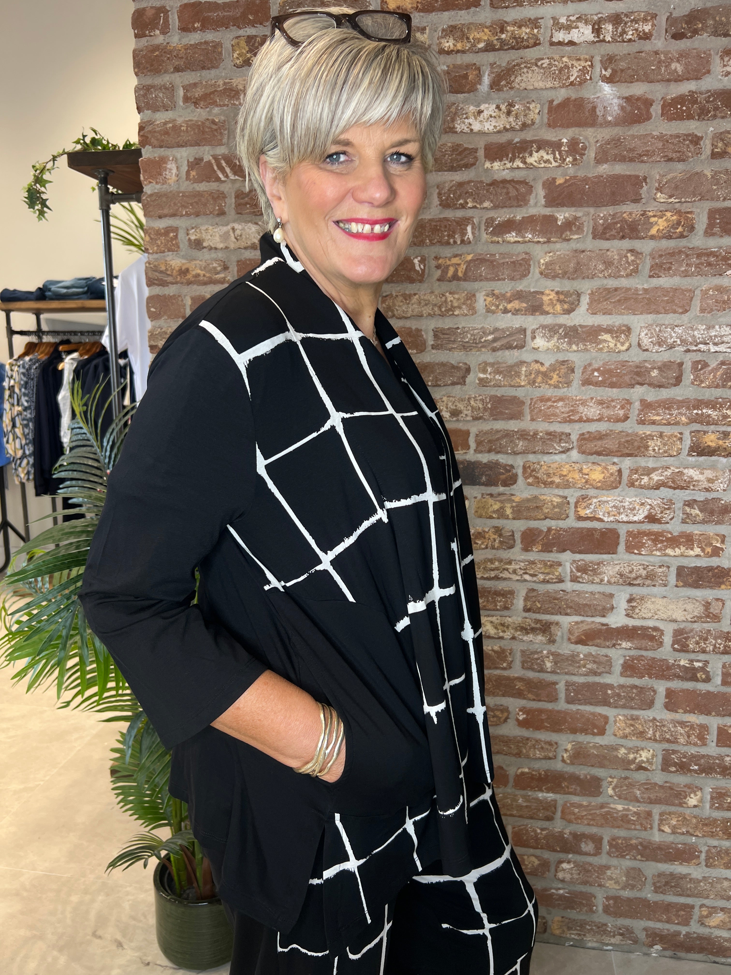 Ozai N Ku Chess Jacket in black