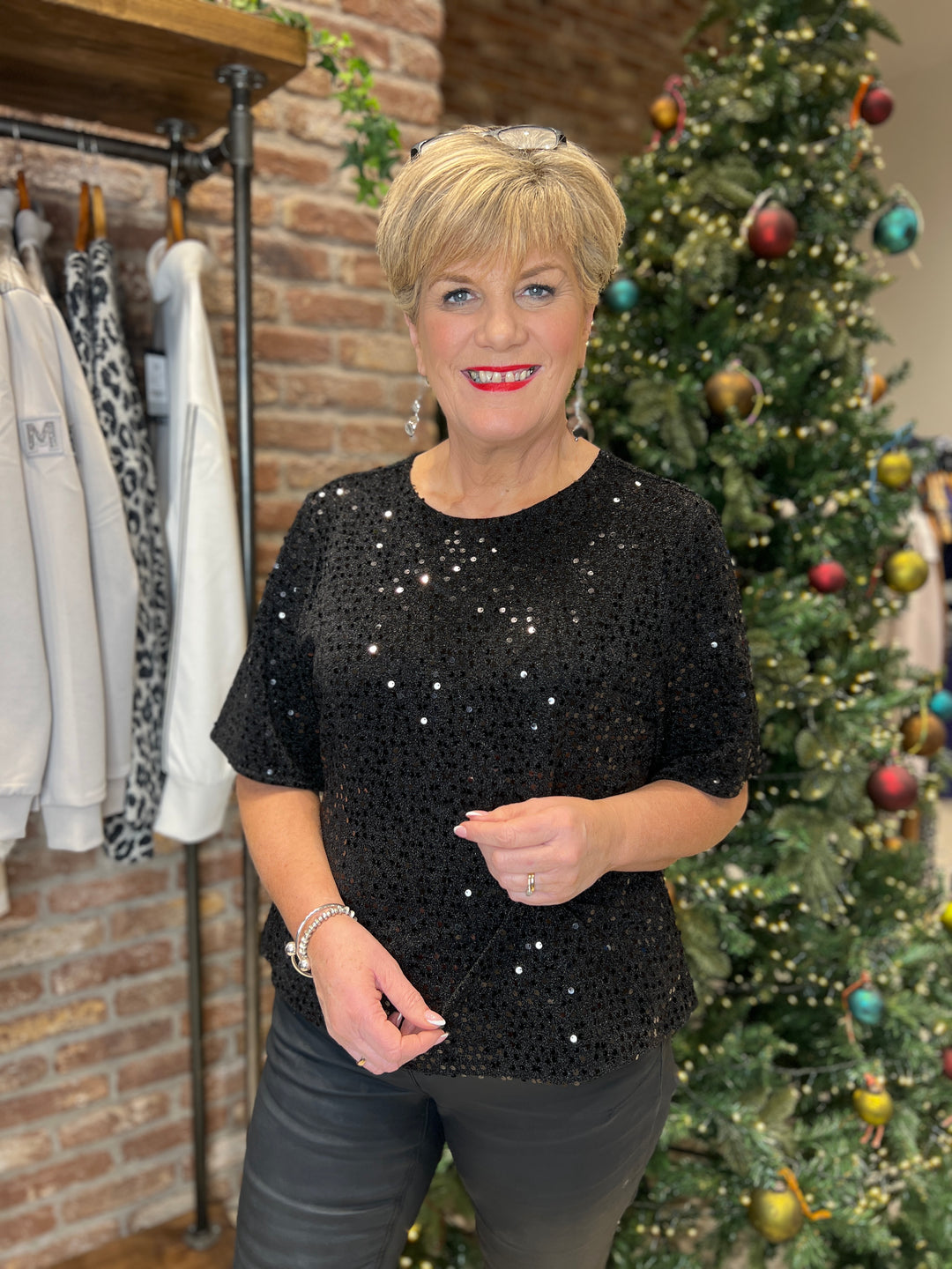 Culture Sequin Blouse In Black