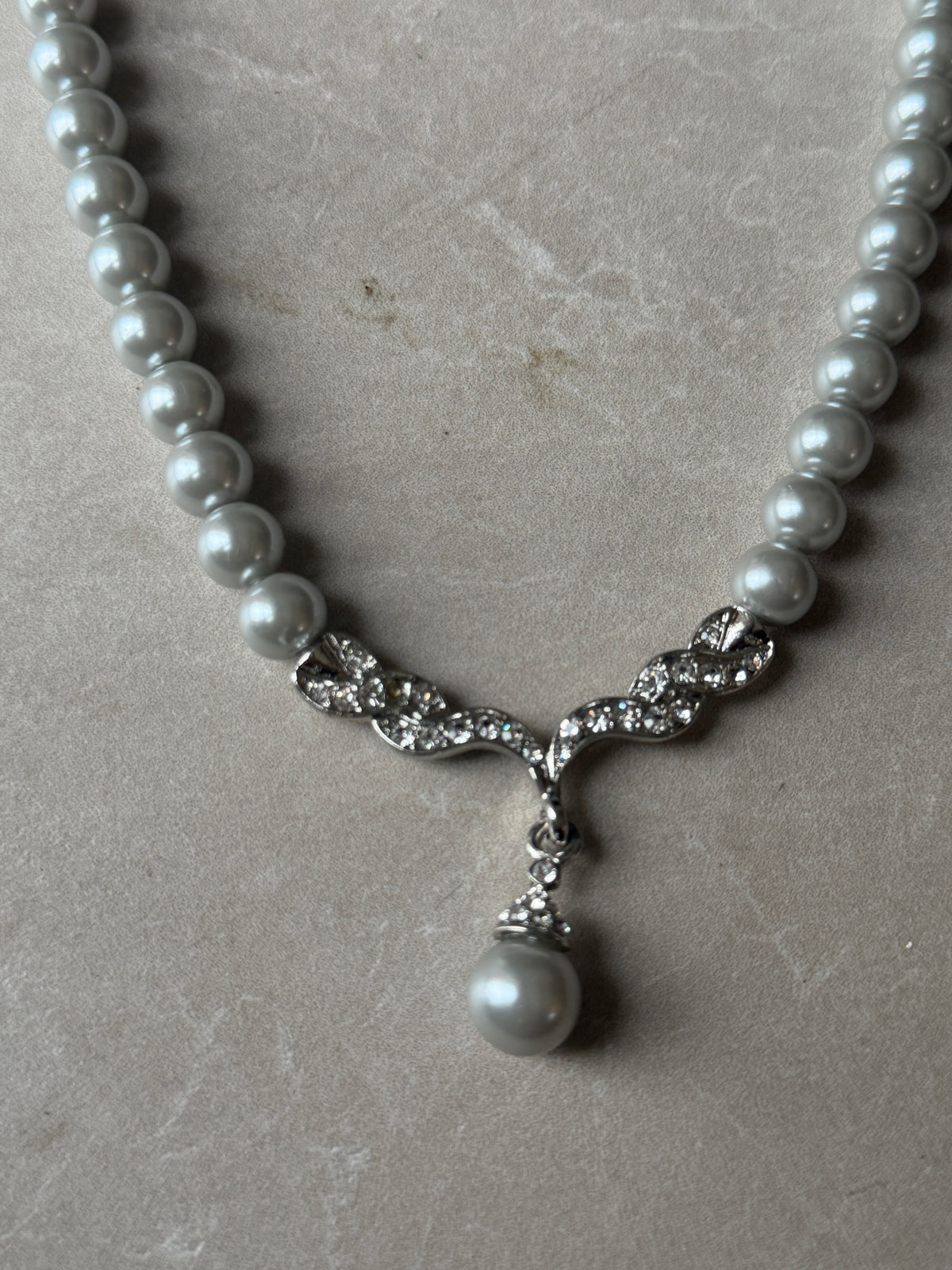 Beaded necklace with single diamond in silver
