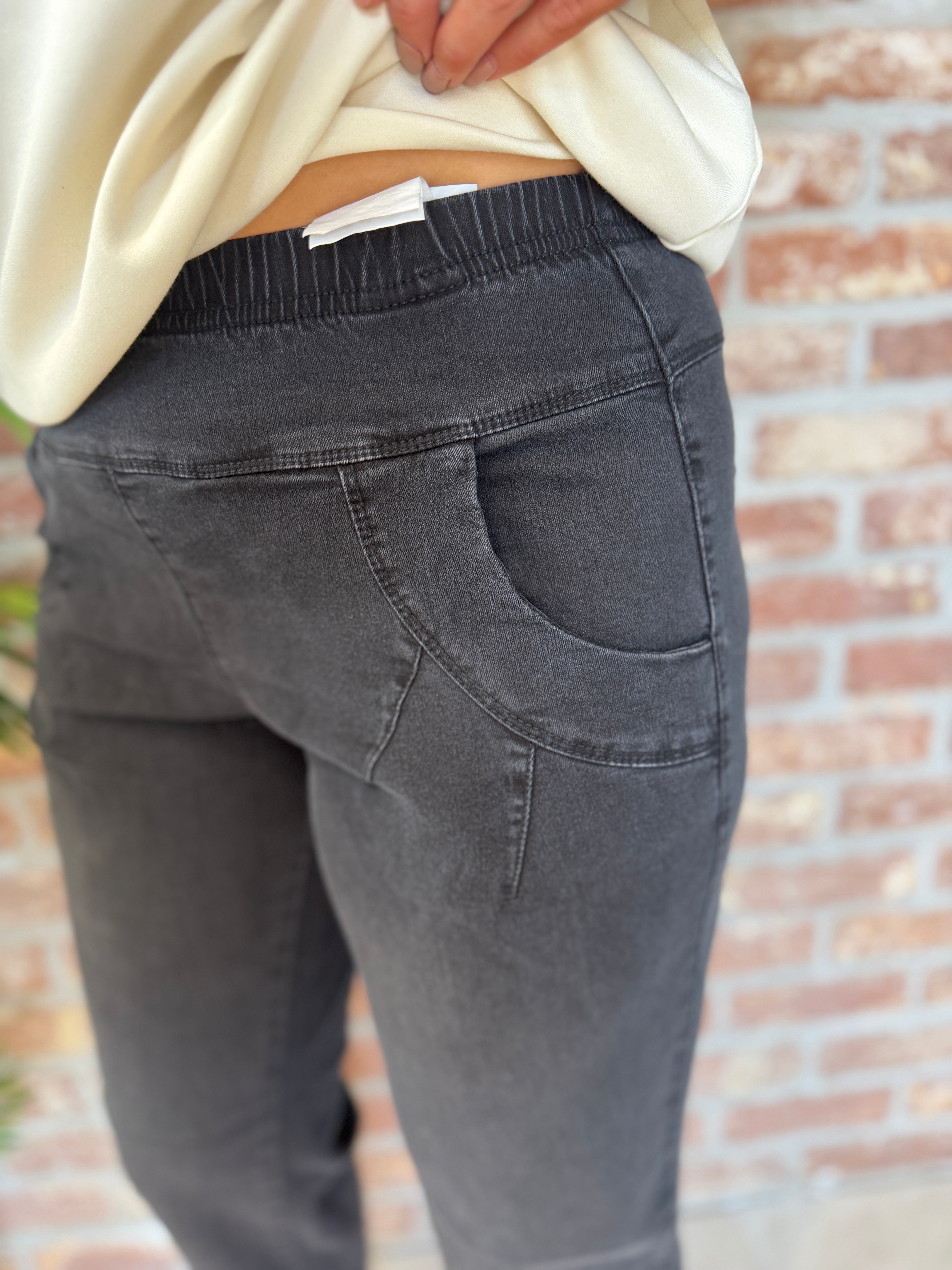 Rachell 7/8 jeans in Caviar Black