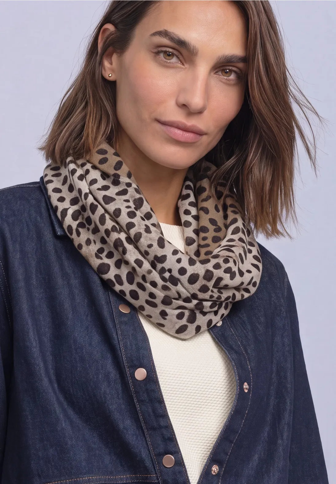 Printed loop snood in black multi