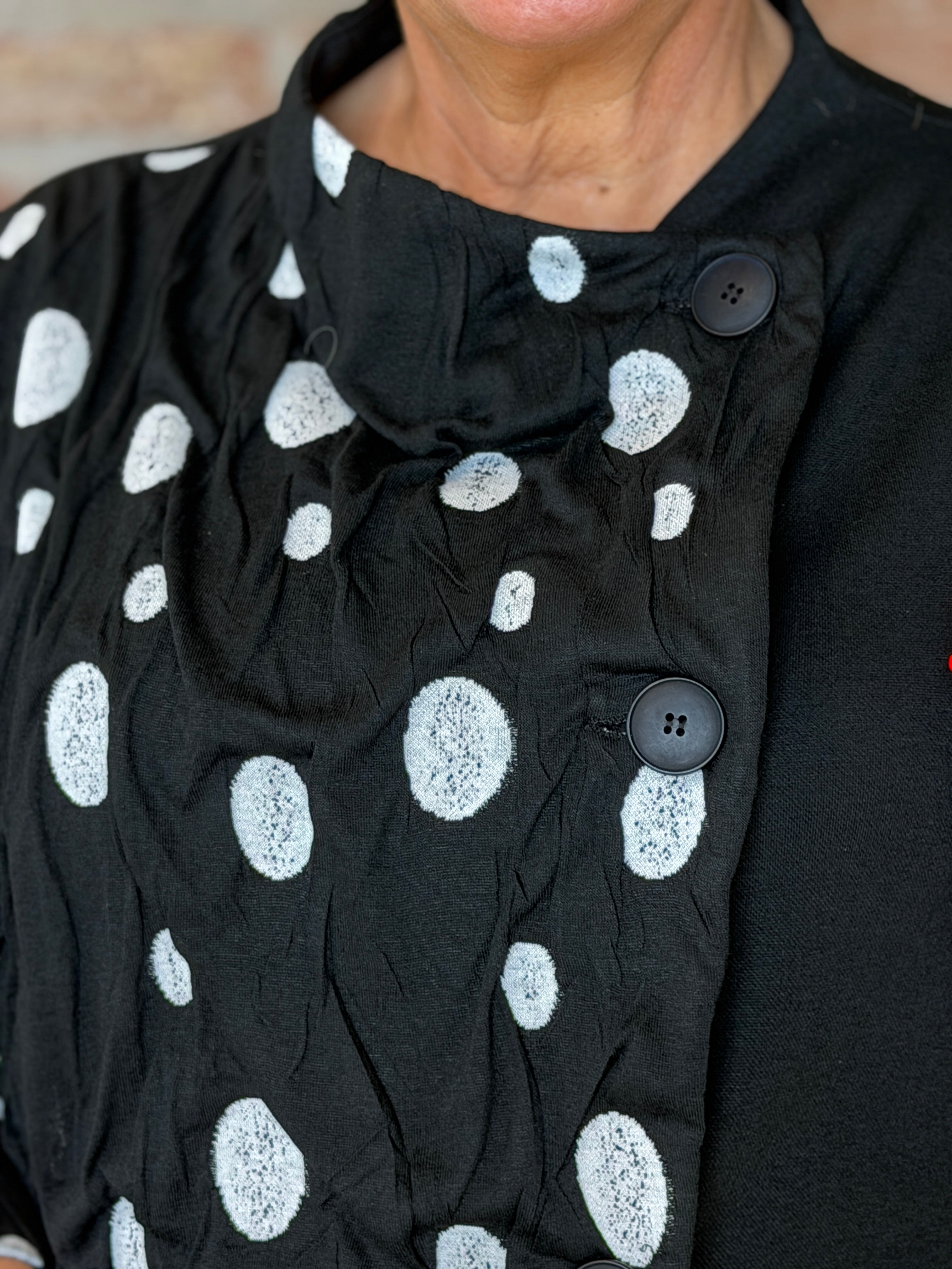 Spot asymettric jacket in black & white