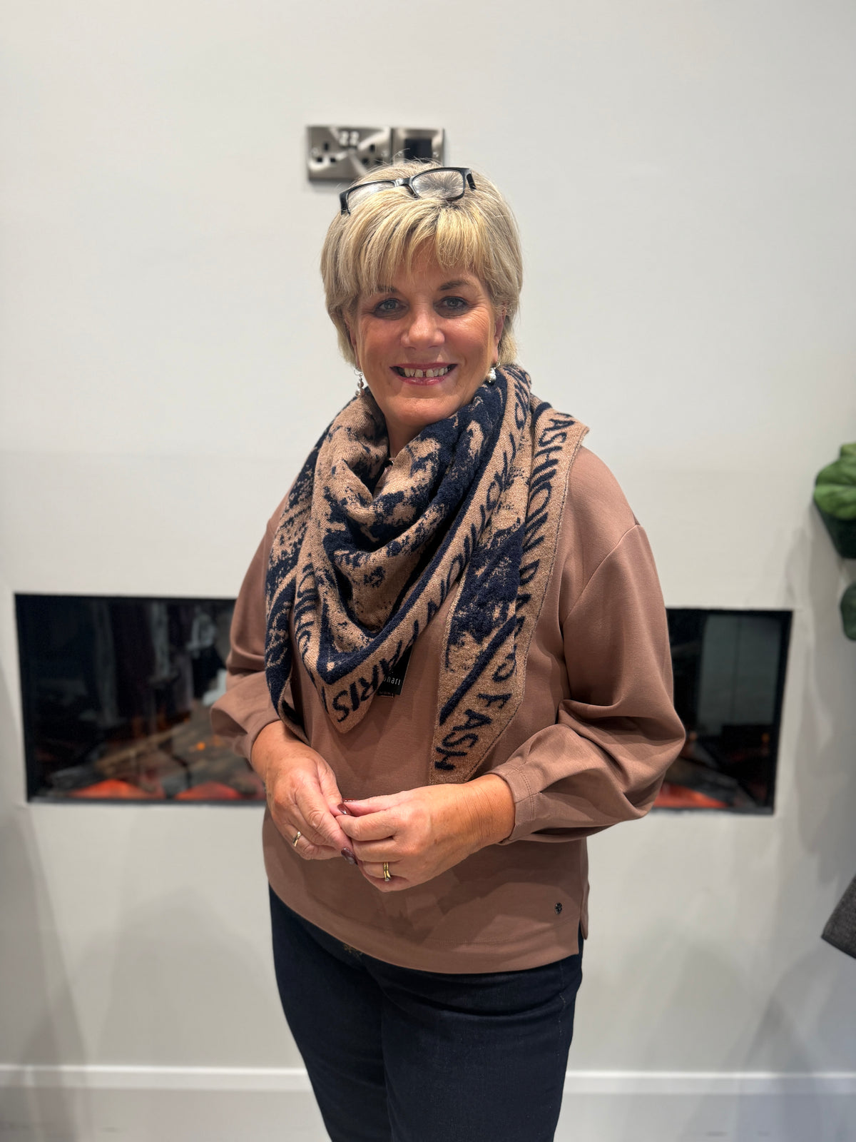 Sweatshirt with velvet drawstrings in tiramisu