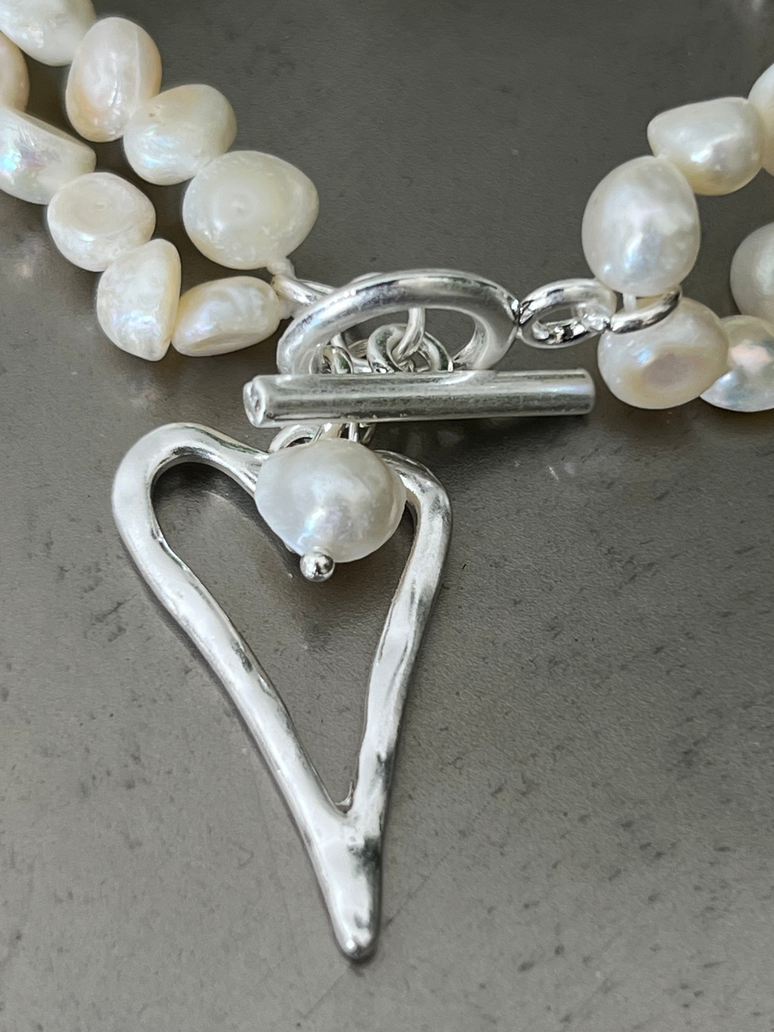 Eliza Gracious Freshwater Pearl With Outline heart In cream