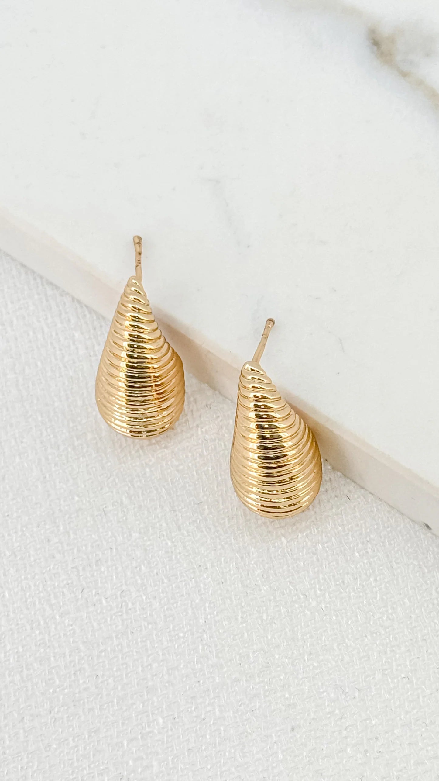 Envy Textured Teardrop Earrings In Gold