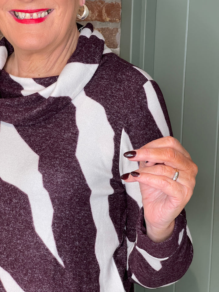 Cecil Printed Top with Collar In Eggplant Red