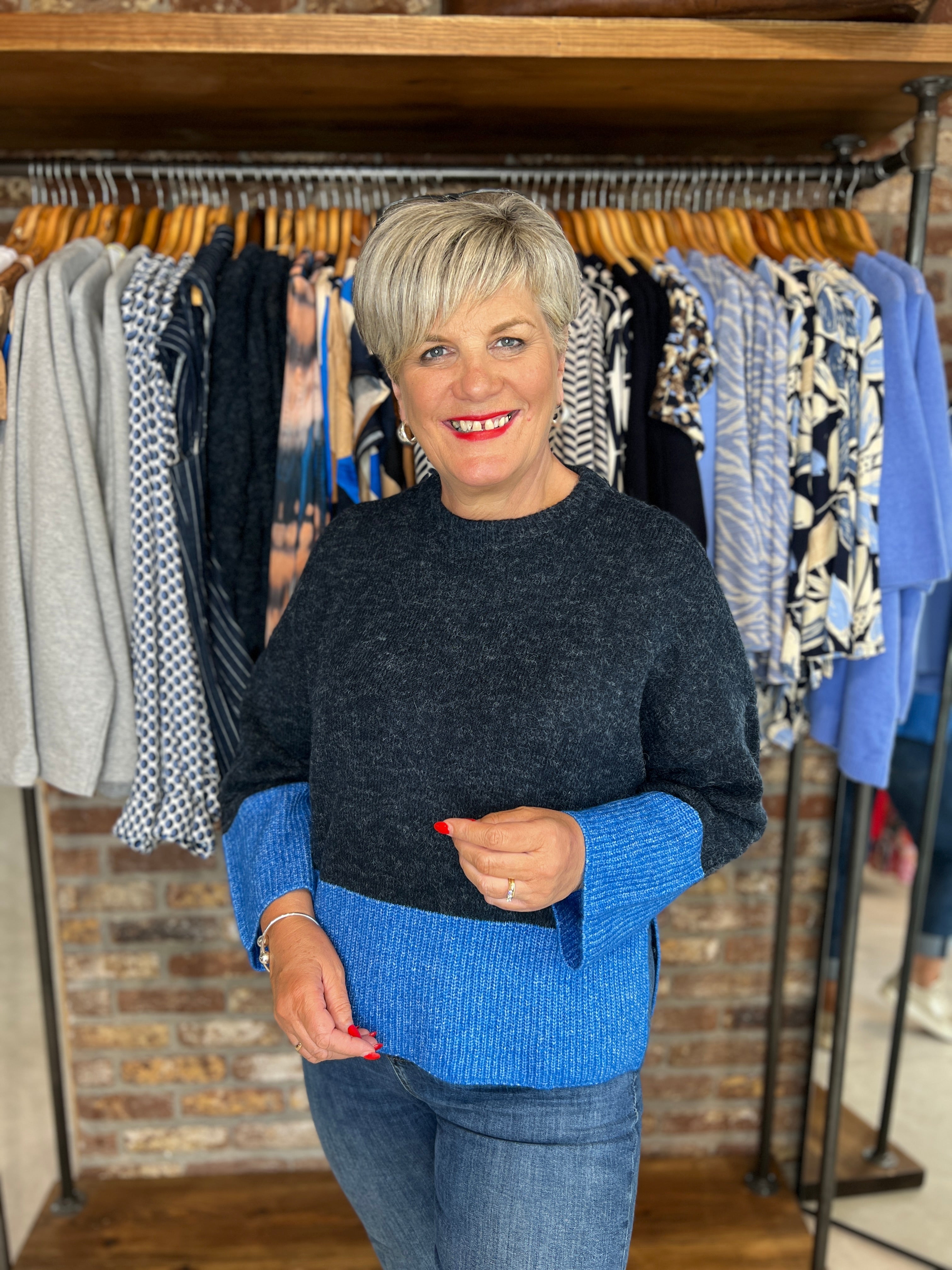 Culture Kimmy Pullover In Navy & Blue