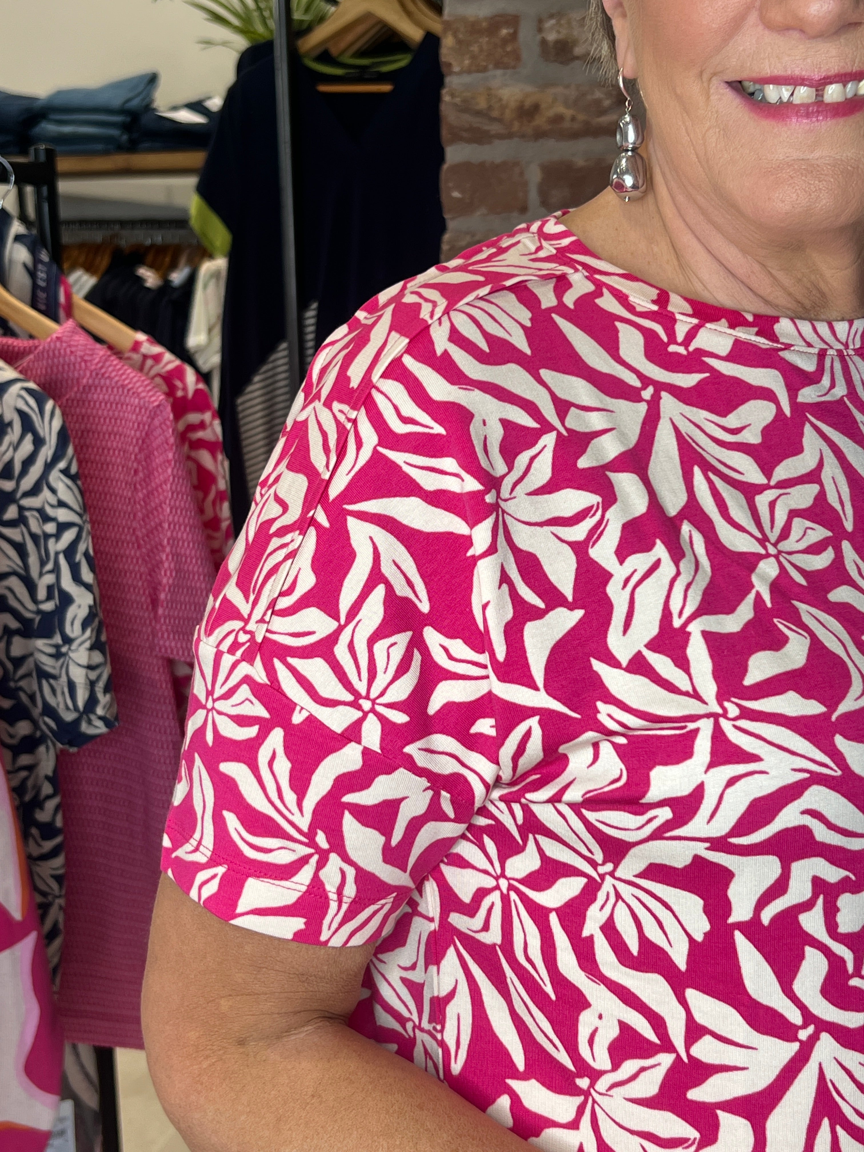 Cecil Floral patterned t-shirt In beetroot pink