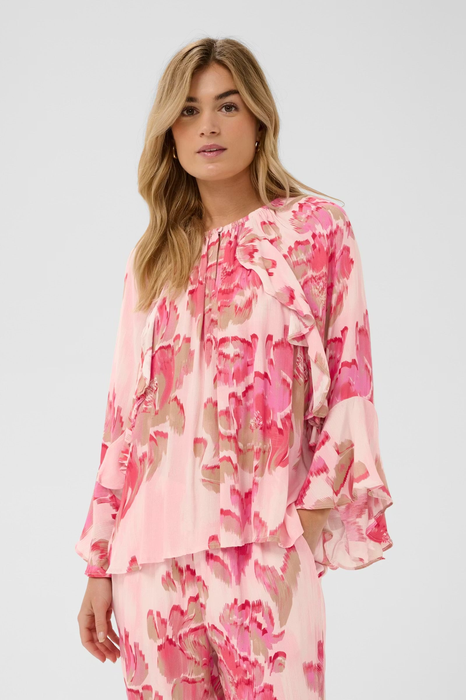 Saint Tropez shaded floral blouse In Pink