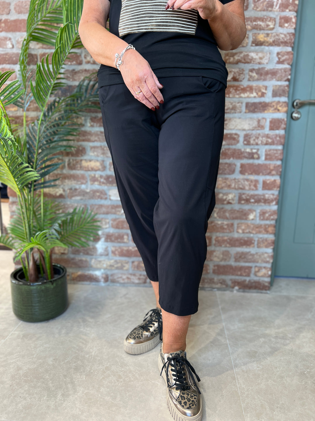 Peruzzi essential slouch Trousers In black