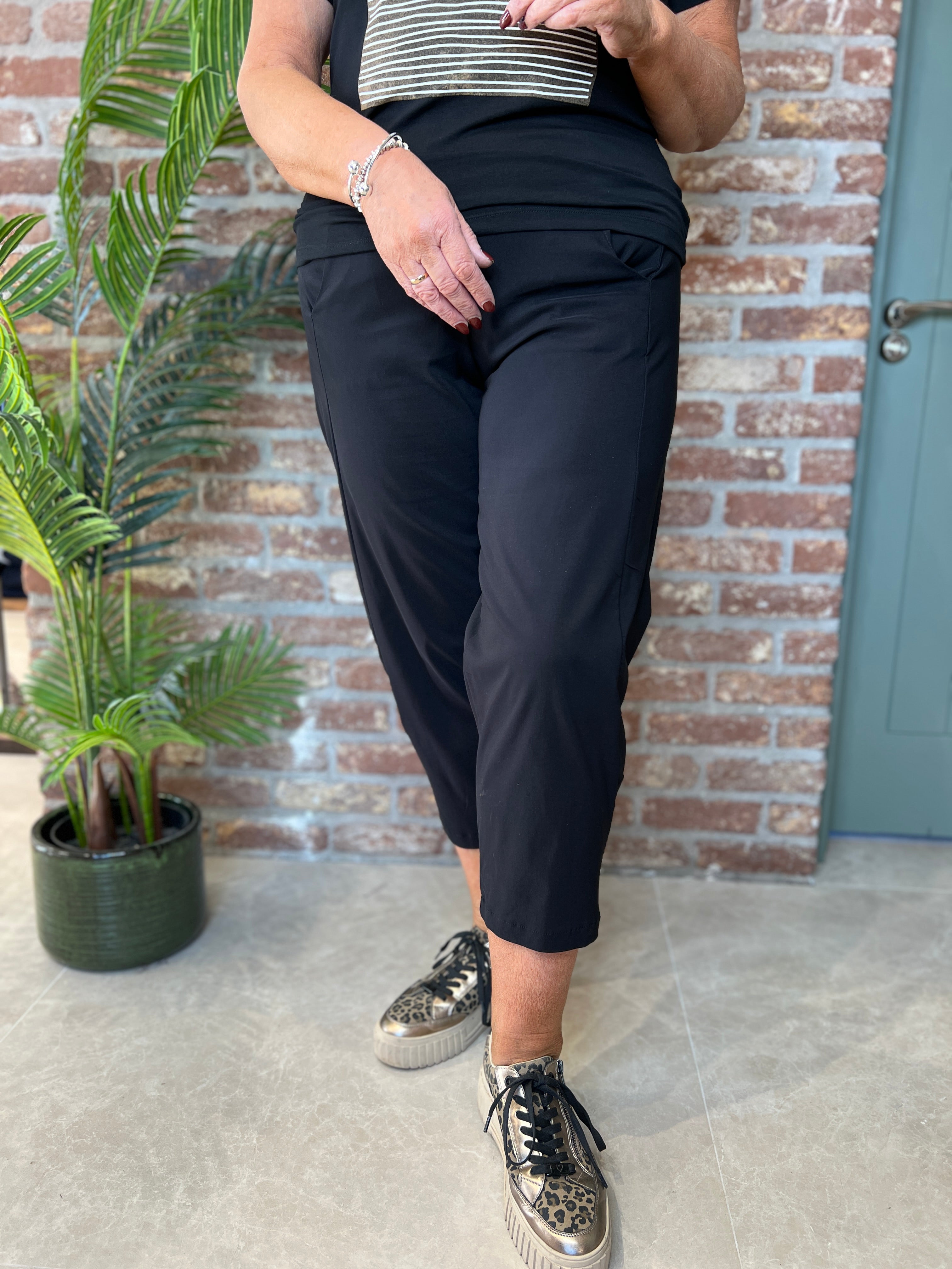 Peruzzi essential slouch Trousers In black
