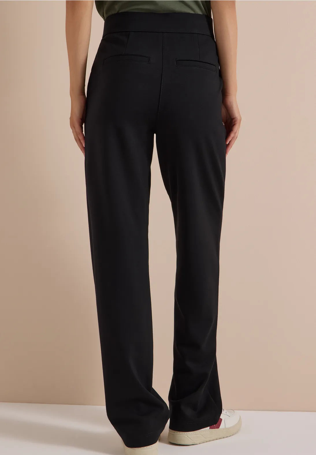 Neele Straight leg trousers In Navy Black