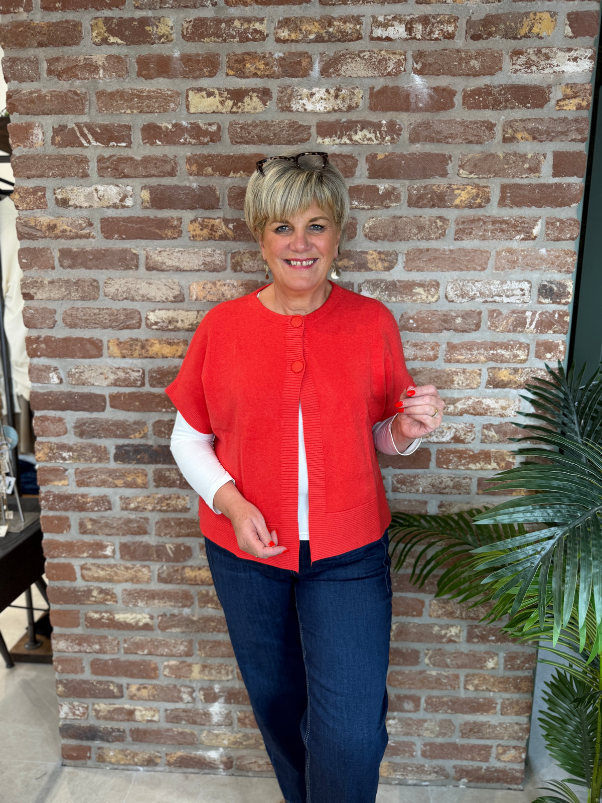 Buttoned cardigan in red