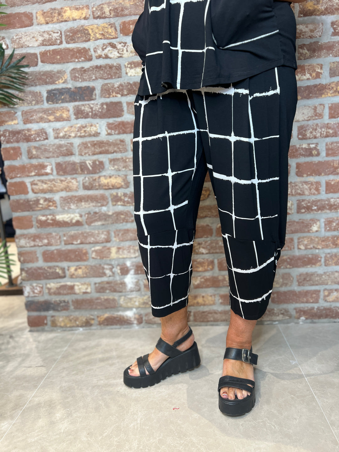 Ozai N Ku Chess Trousers in black