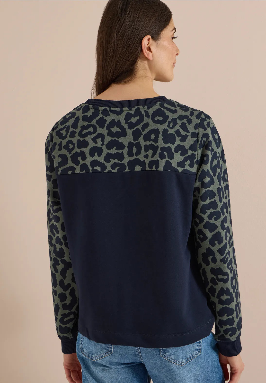 Colour block sweatshirt In dried olive green
