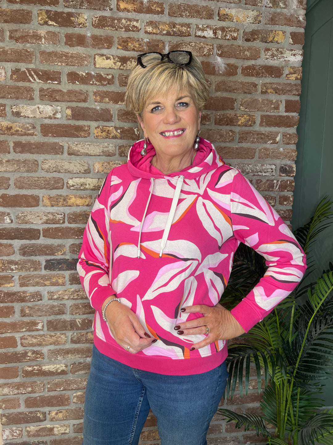 Cecil Floral patterned hoodie In beetroot pink