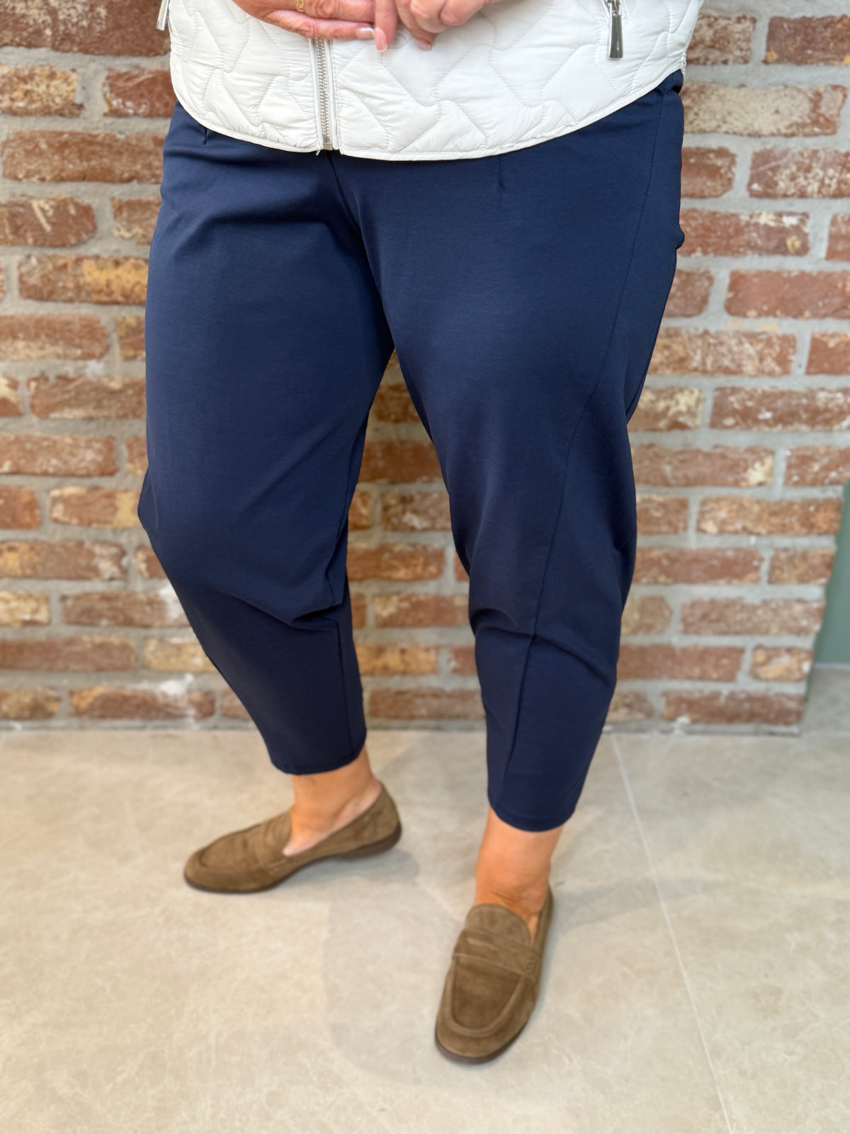 Barrel trousers In navy