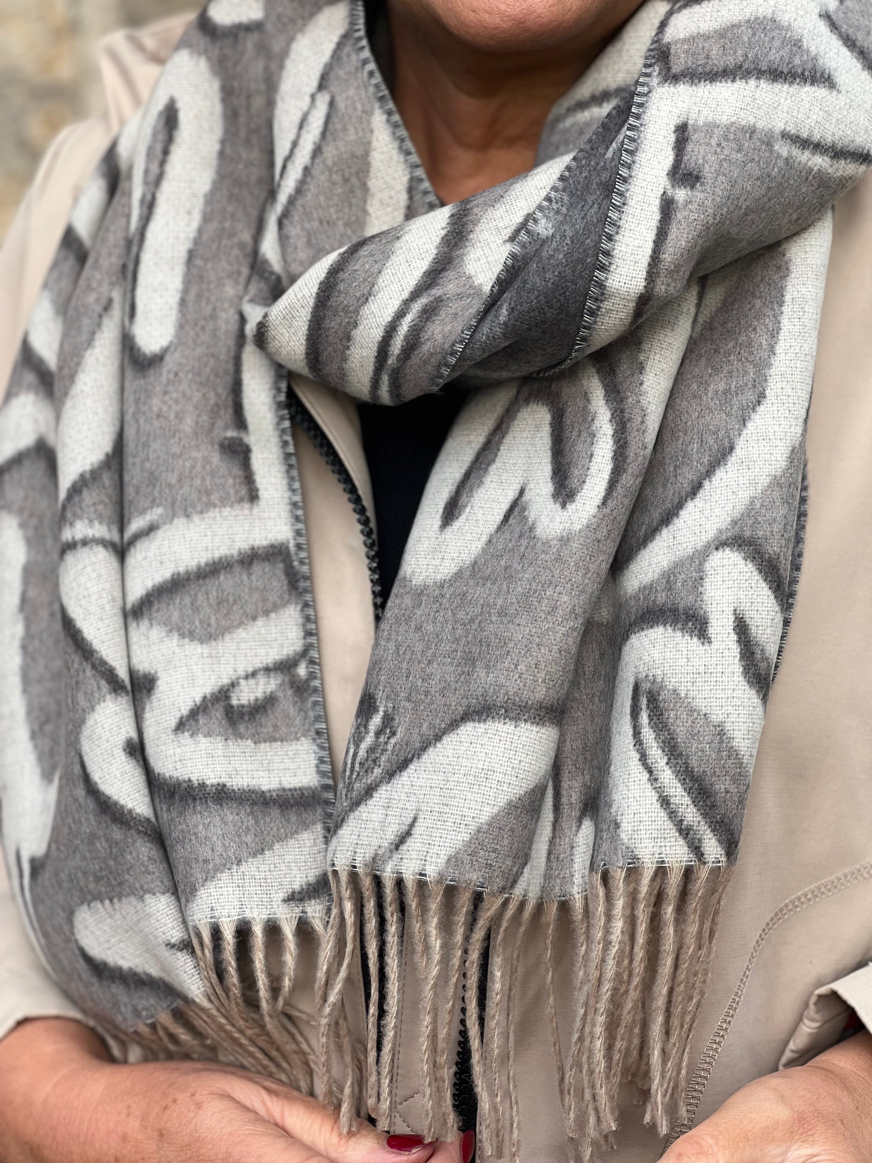 Cashmink love heart design Scarf In Grey