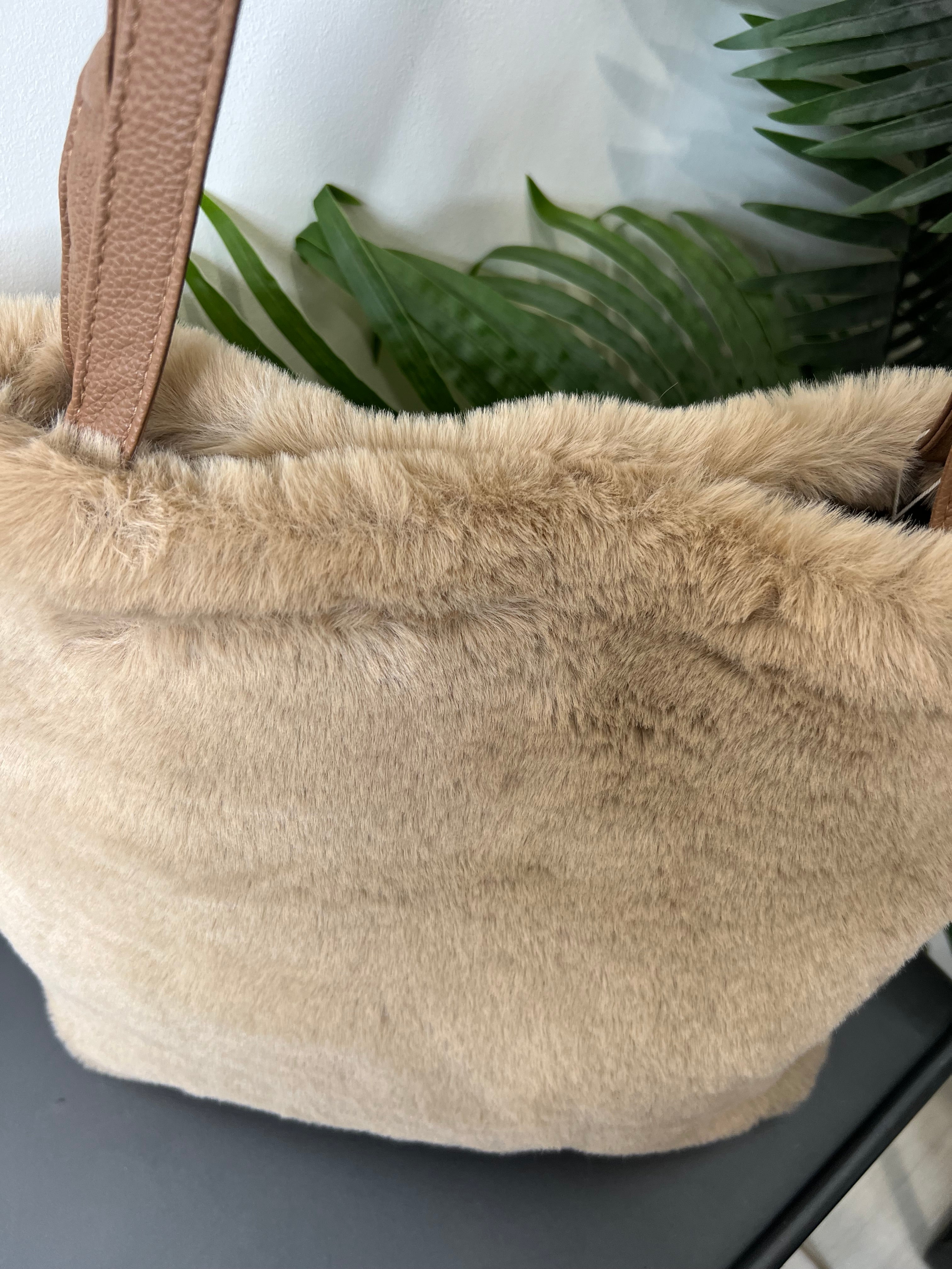 Olivia Tote Faux Fur Bag in Capuccino