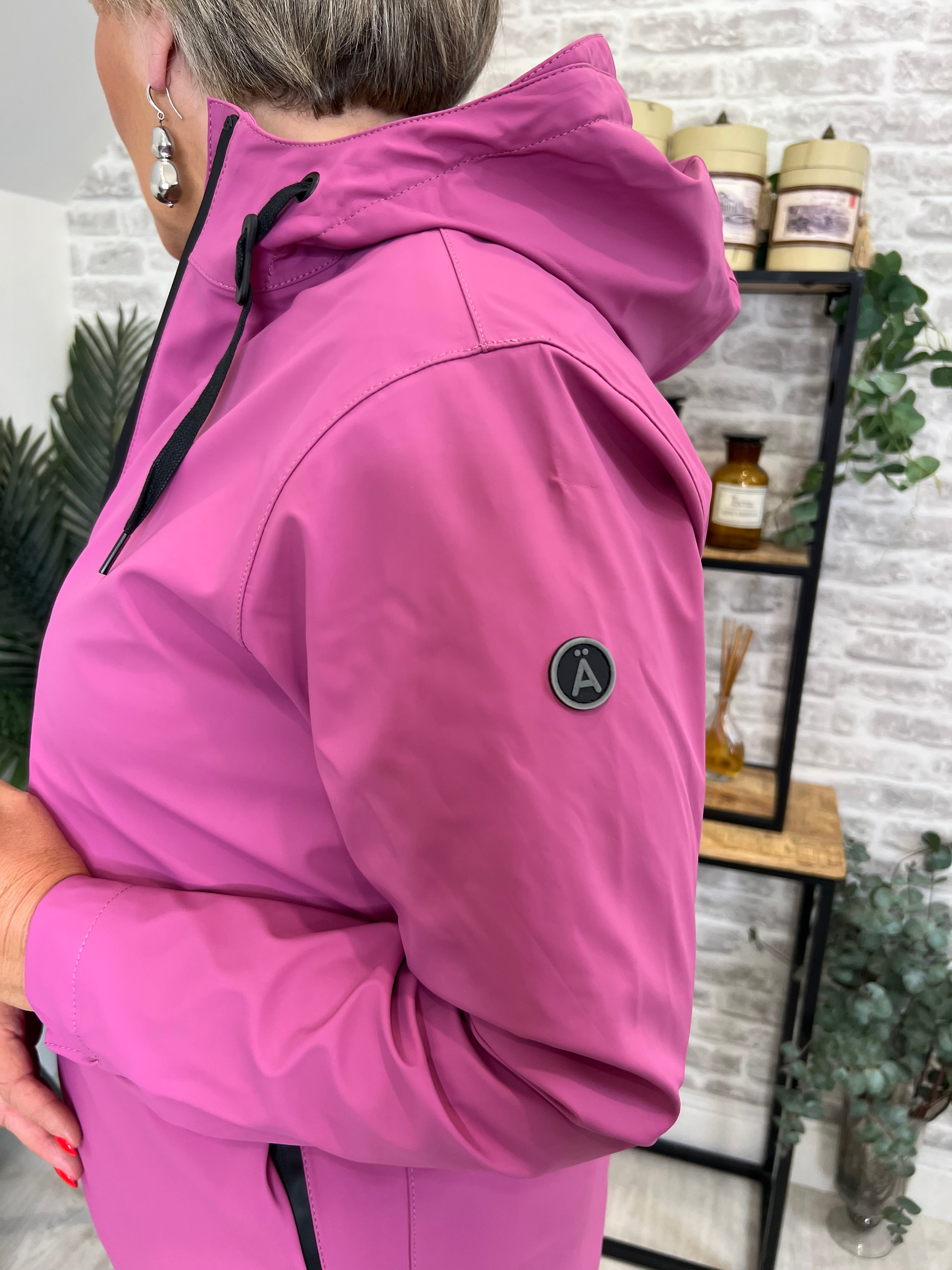 Tanta vand raincoat in Red Violet