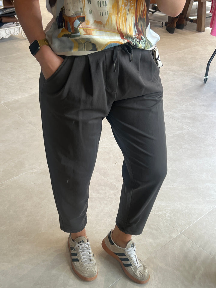 Deck By Decollage Barrel Joggers In Chocolate