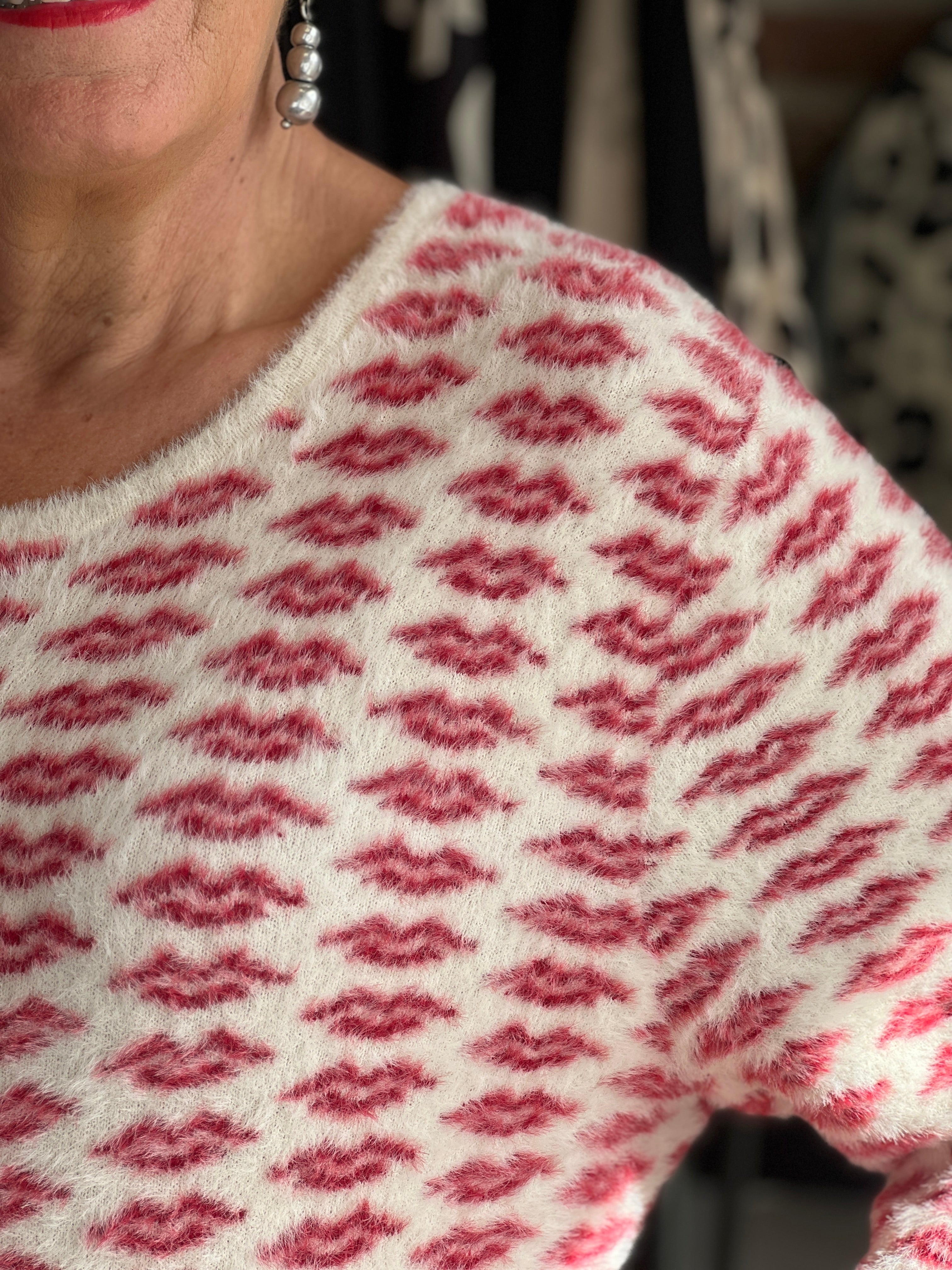 Oui Pullover With Lip Motif In White & Red