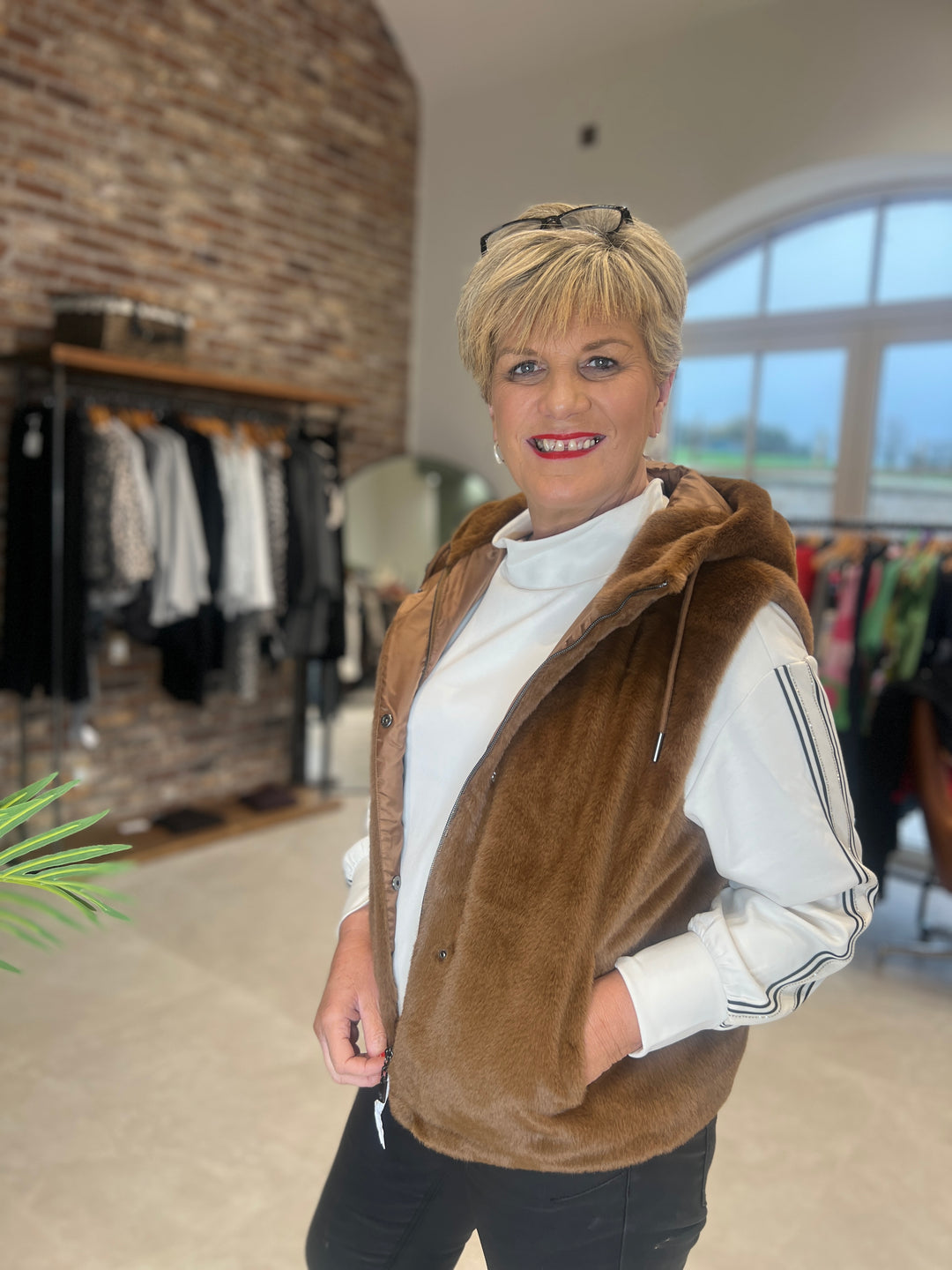 Monari Faux Fur waistcoat In whisky