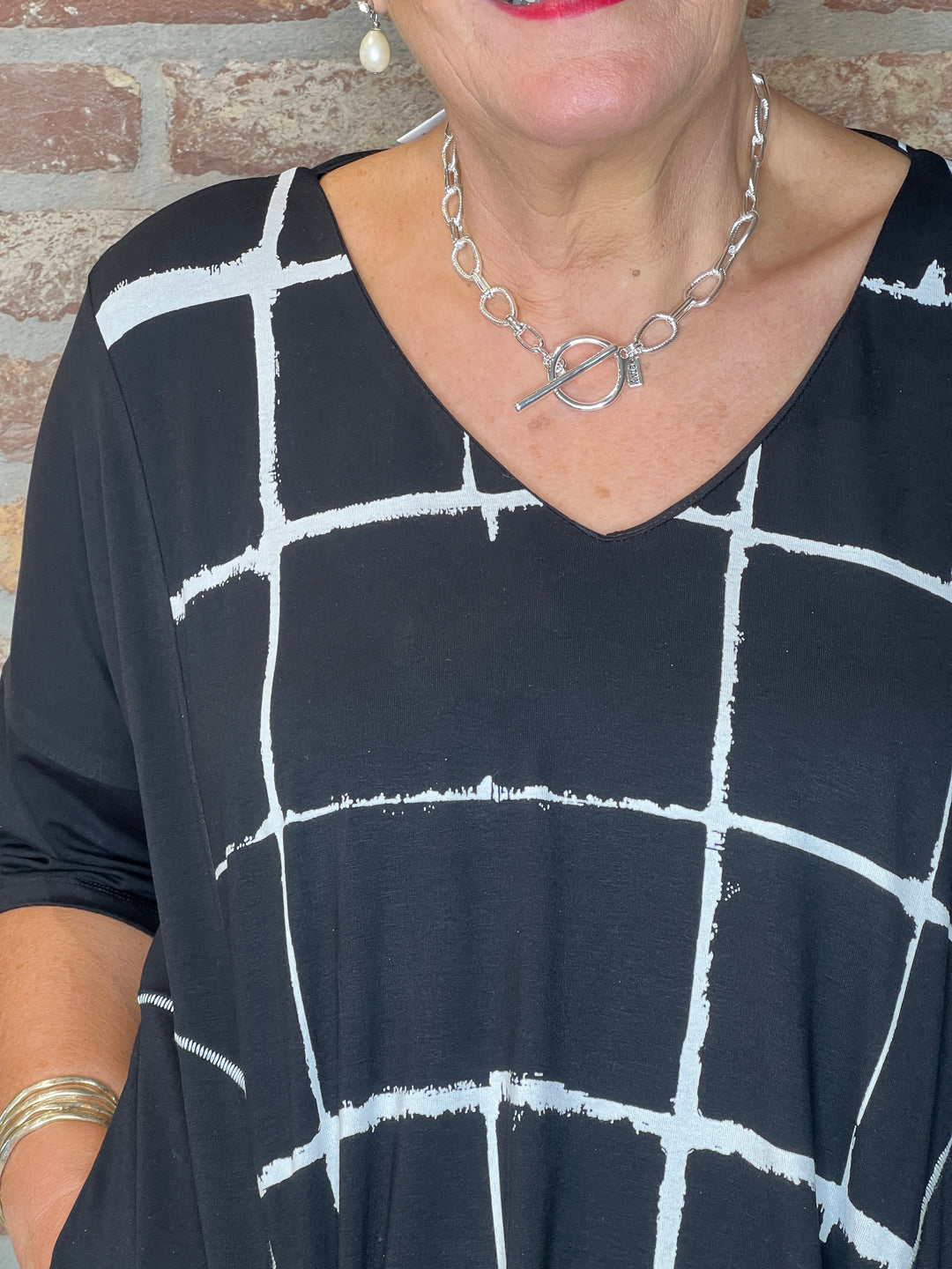 Ozai N Ku Chess Top in black