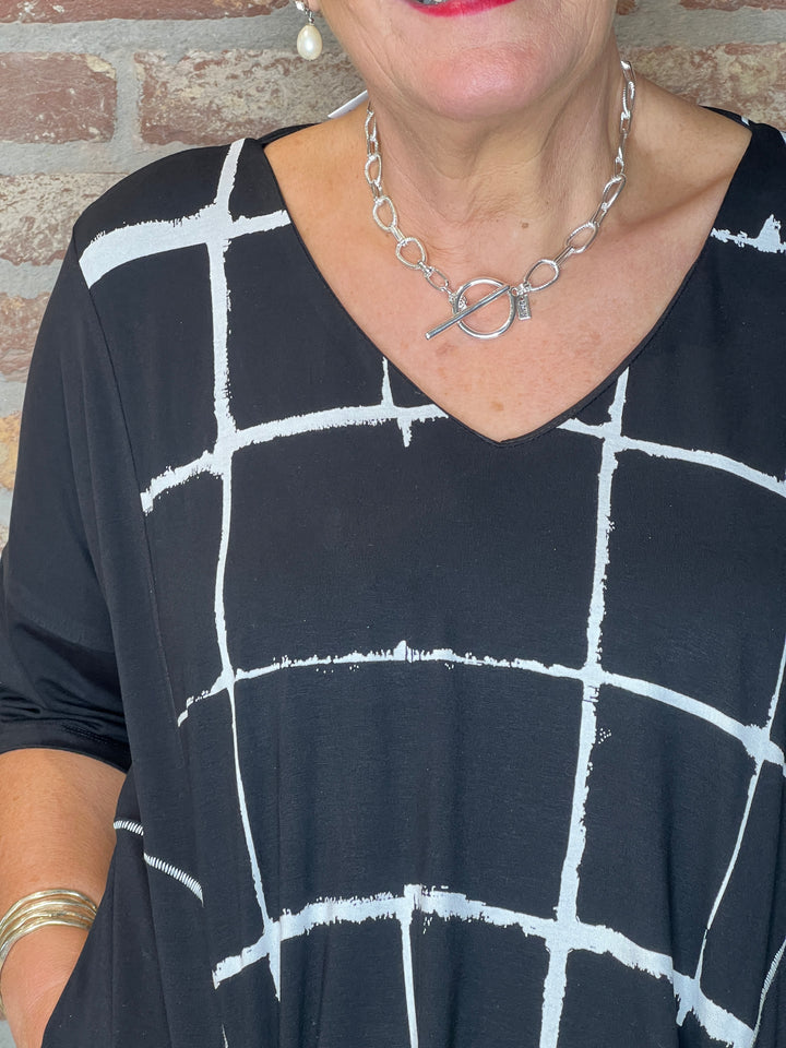 Ozai N Ku Chess Top in black