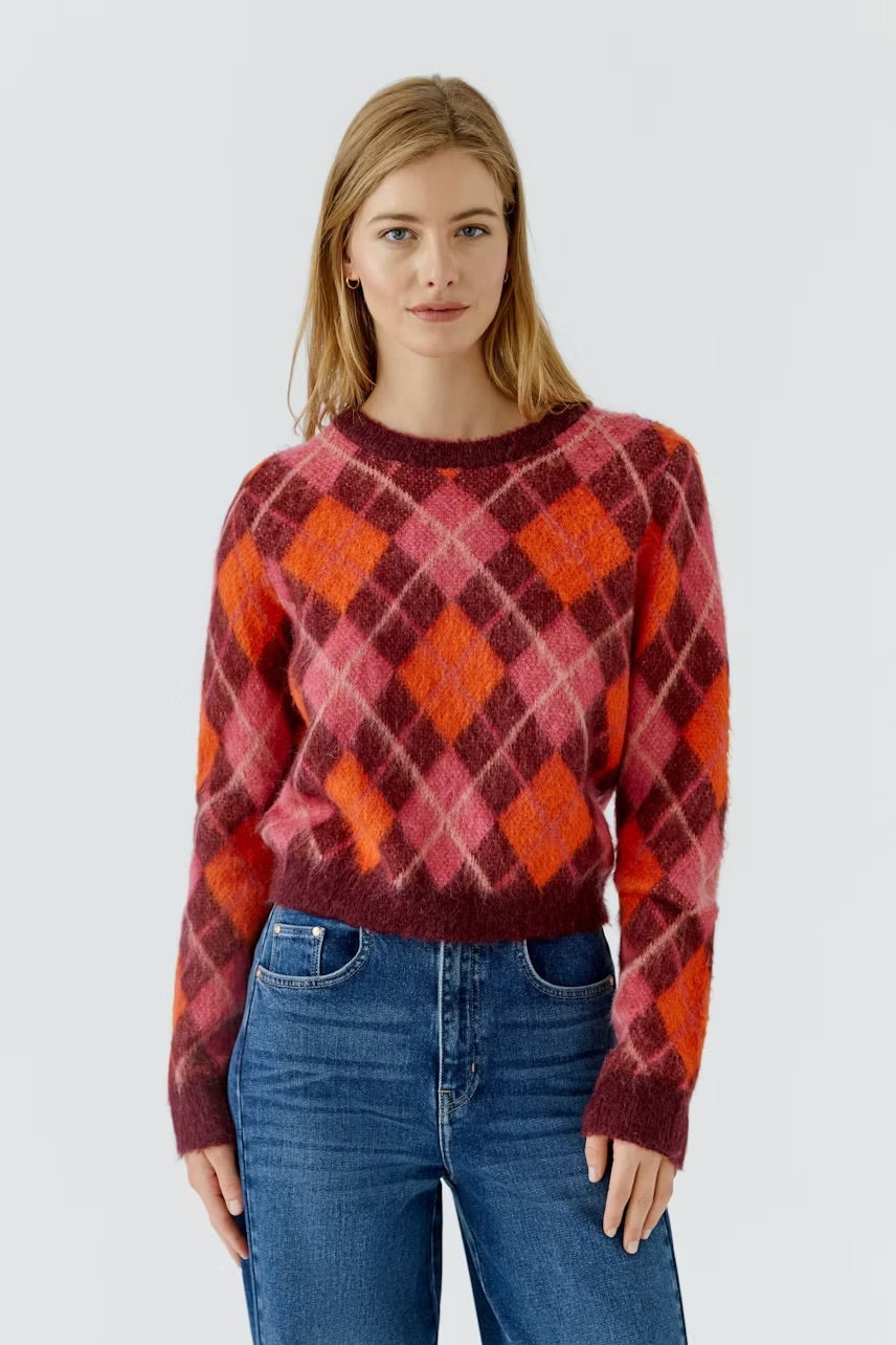Argyle pattern pullover in dark red