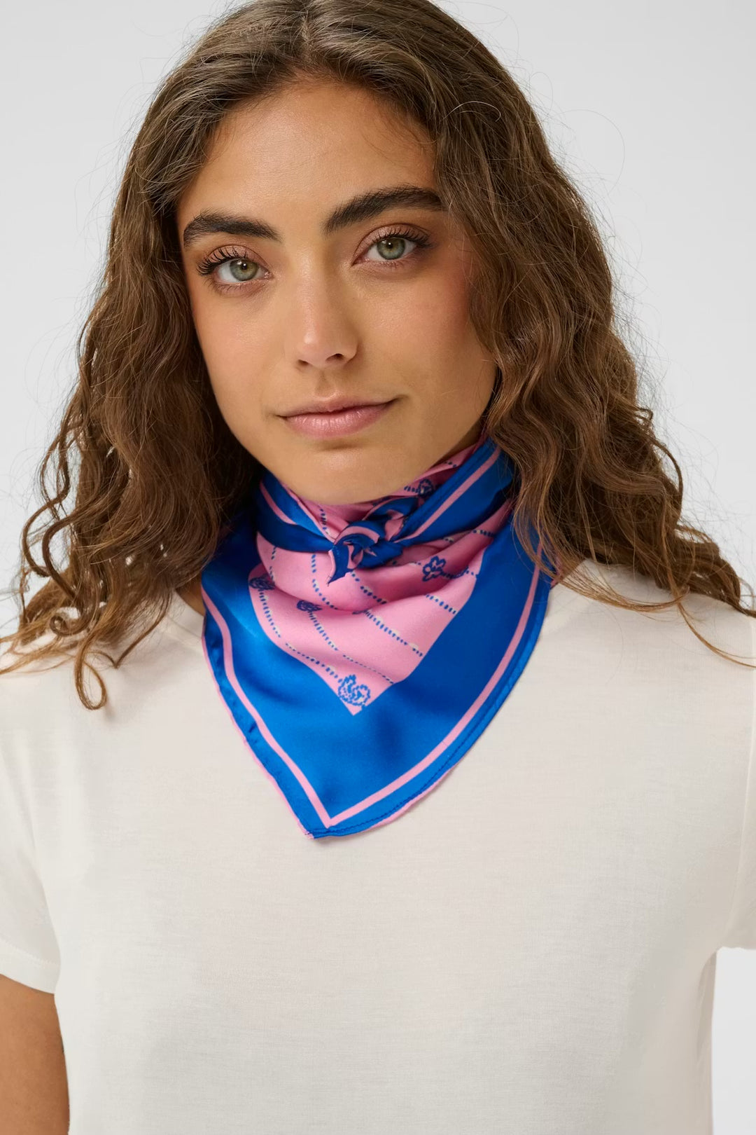 Culture Silky patterned neck scarf In blue & pink