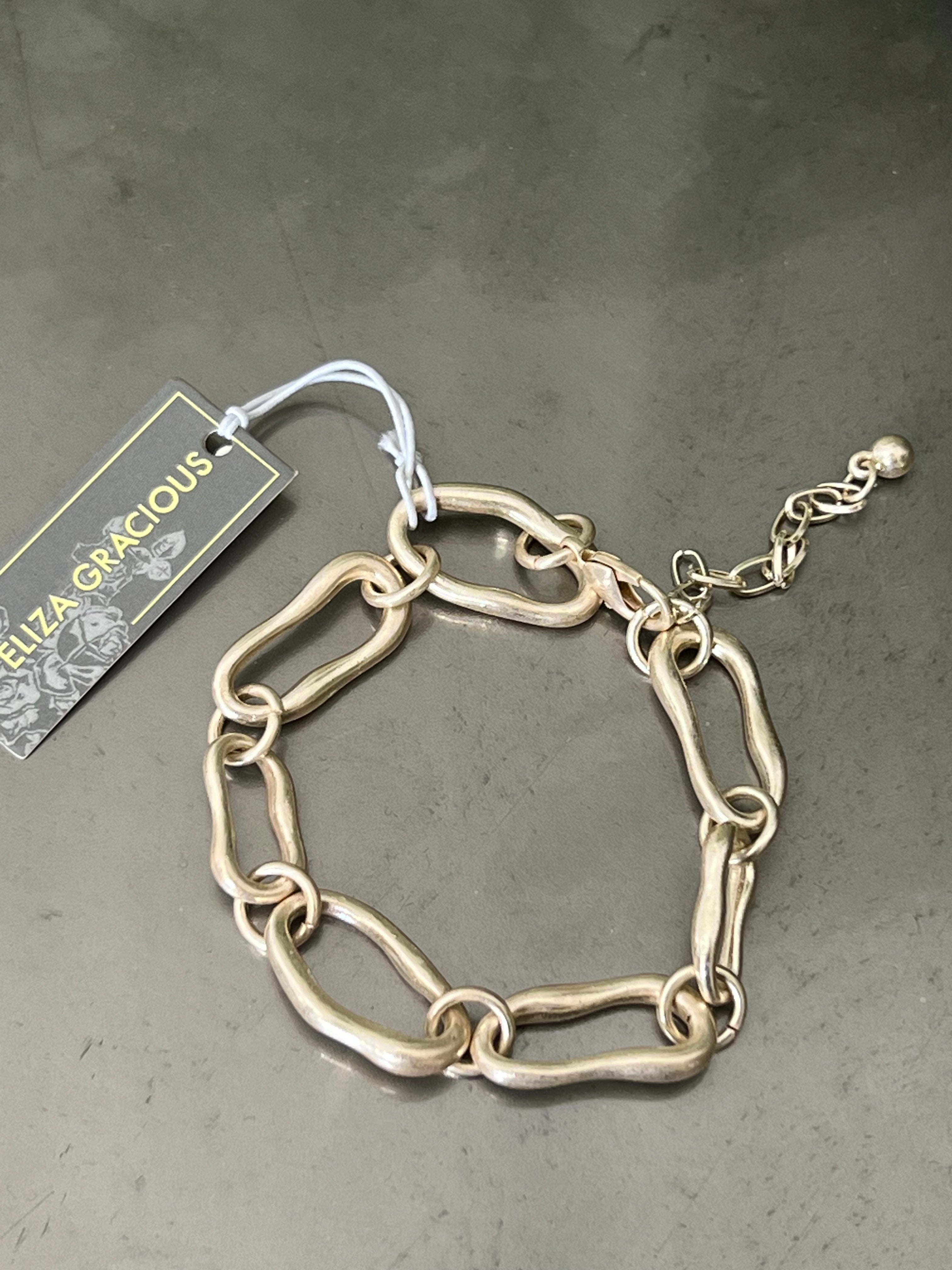 Eliza Gracious Mis-Shape Link Bracelet In Gold