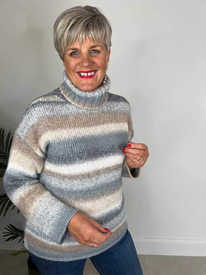 Milano Italy Turtle Neck Pullover In Cream multi