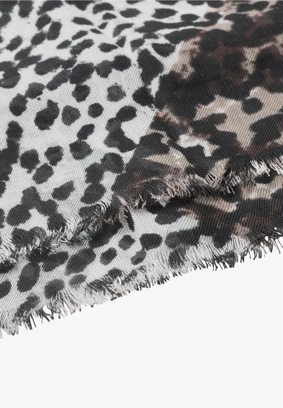 Animal print scarf in multi