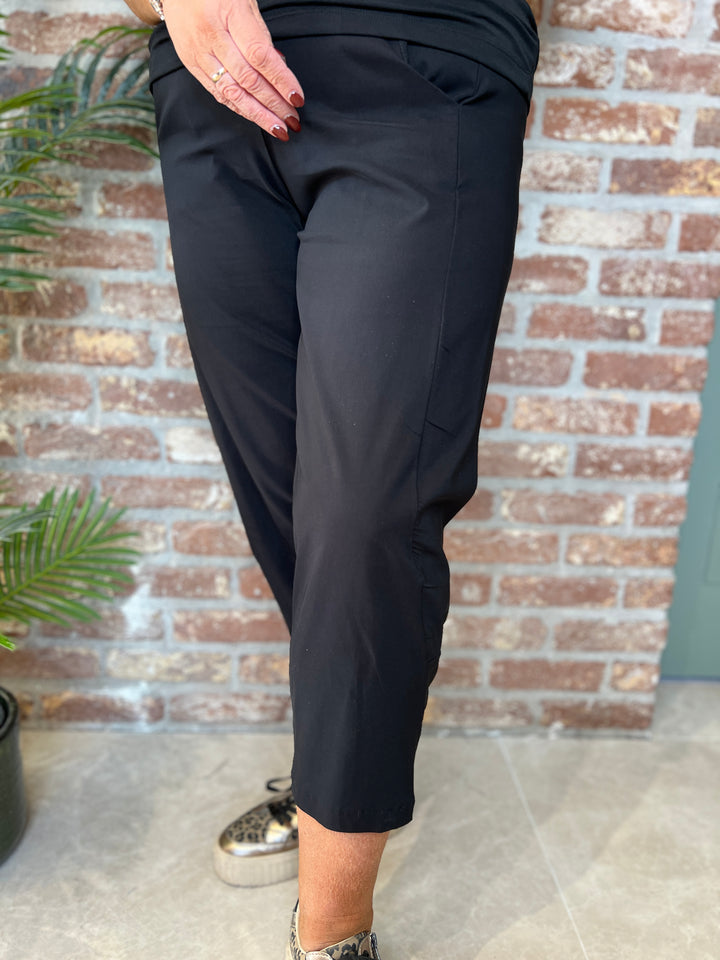 Peruzzi essential slouch Trousers In black