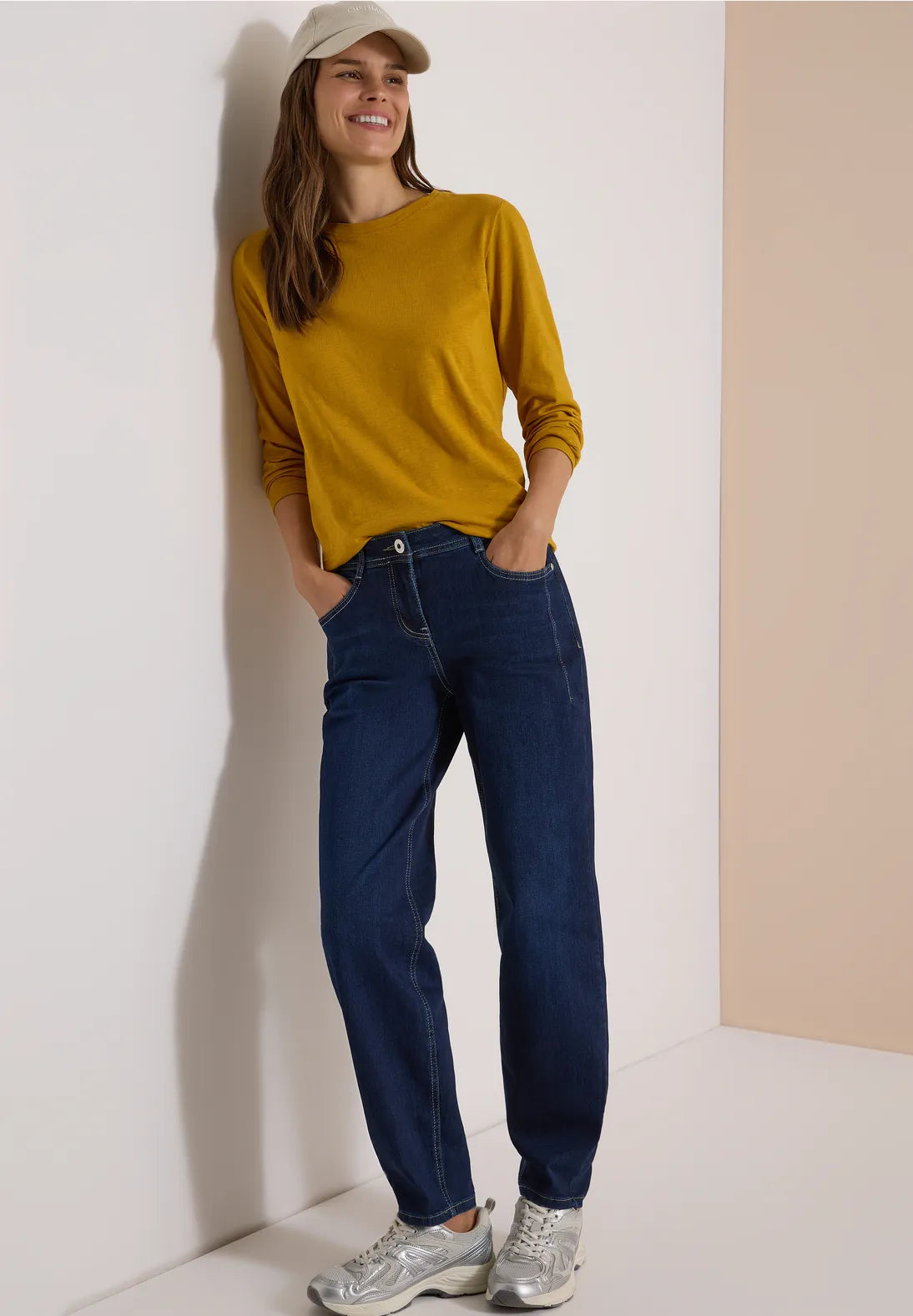 Scarlett Barrel jeans in dark blue wash