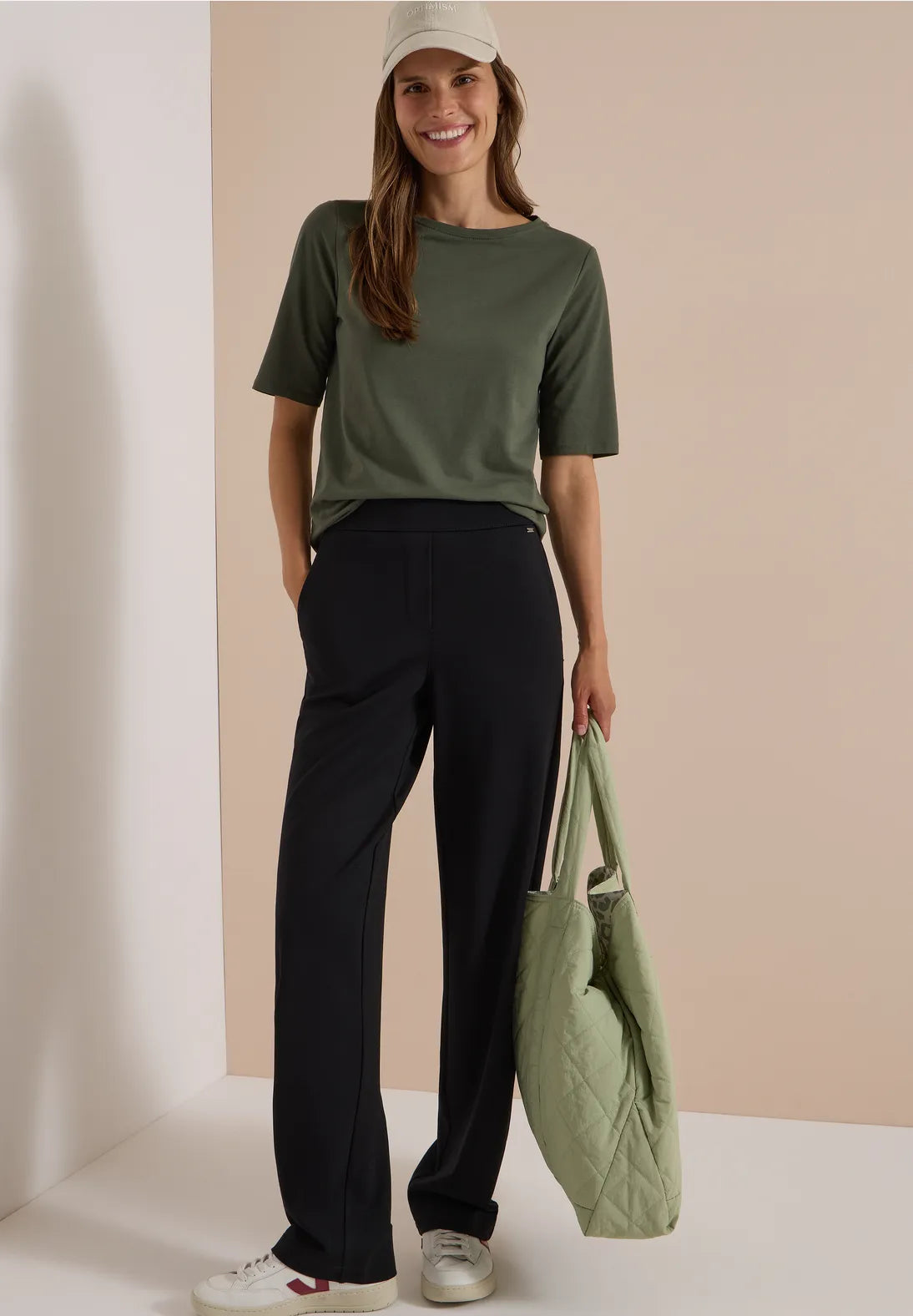 Neele Straight leg trousers In Navy Black
