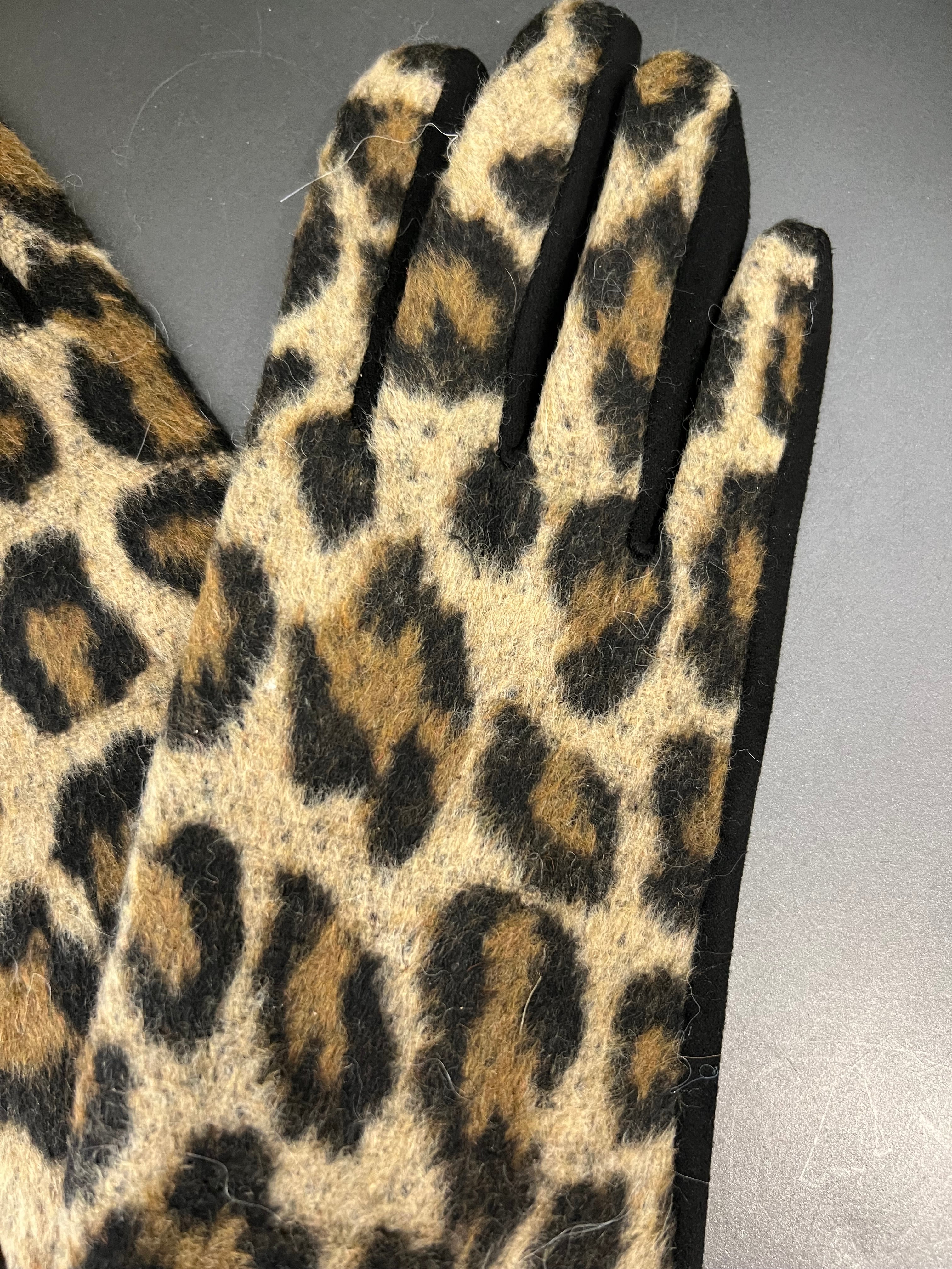 Olivia Leopard Gloves in Brown