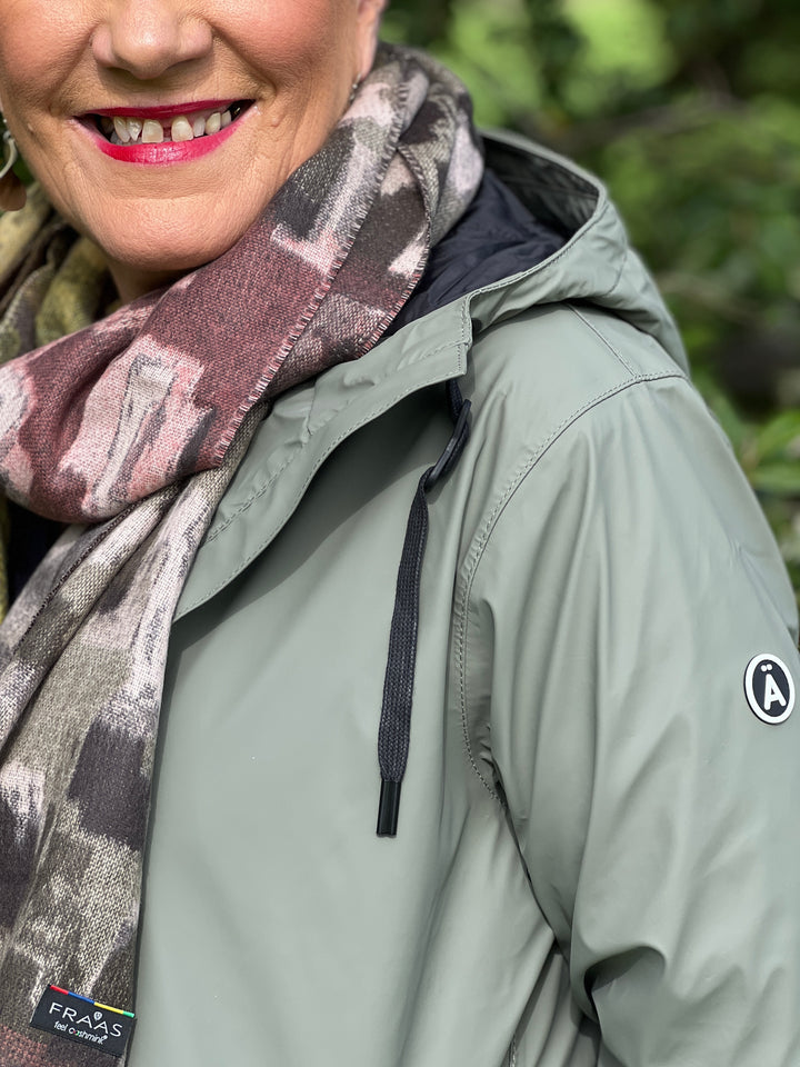 Tanta vand raincoat in Mulled Basil