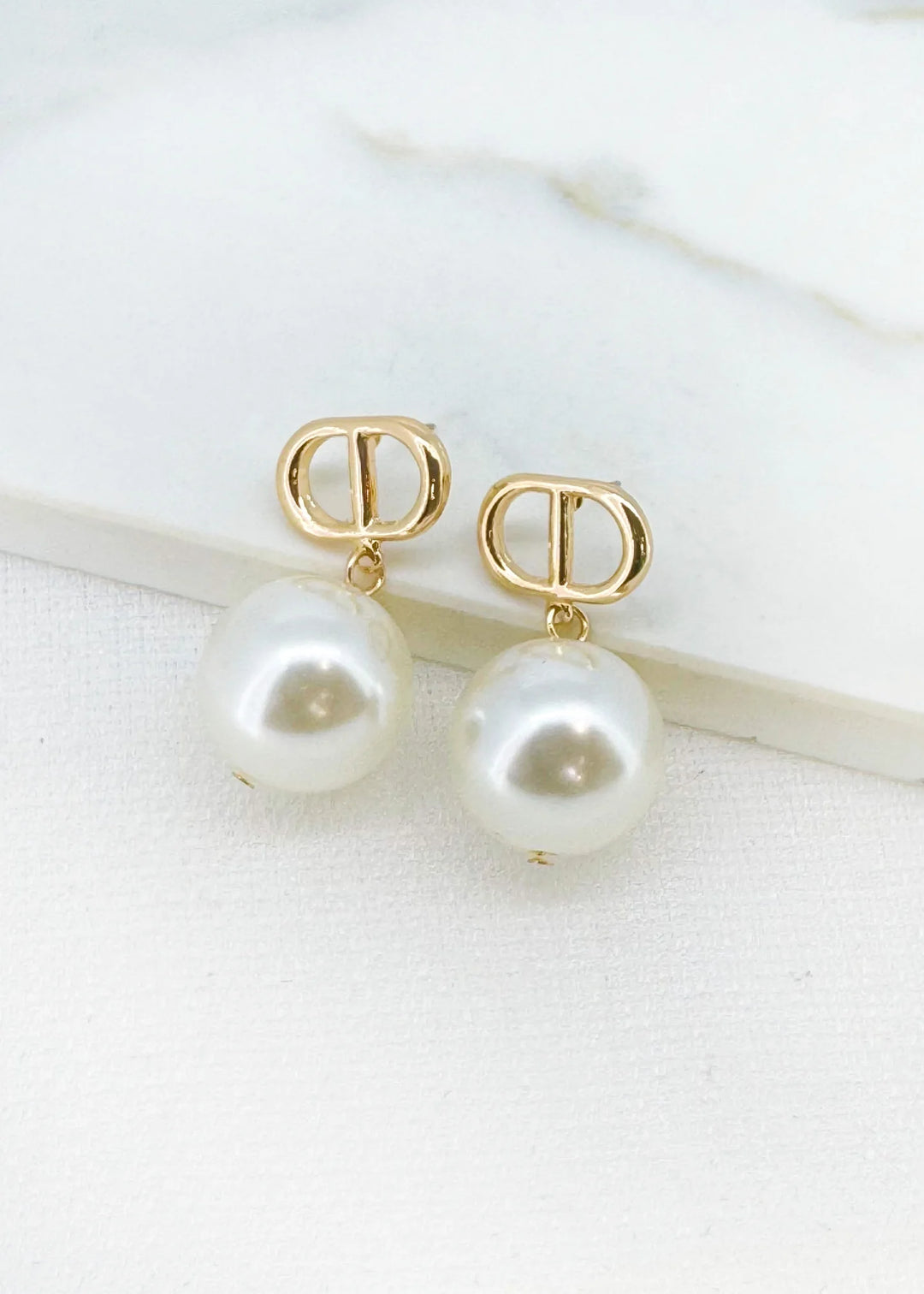 Envy Large Pearl Earrings In gold