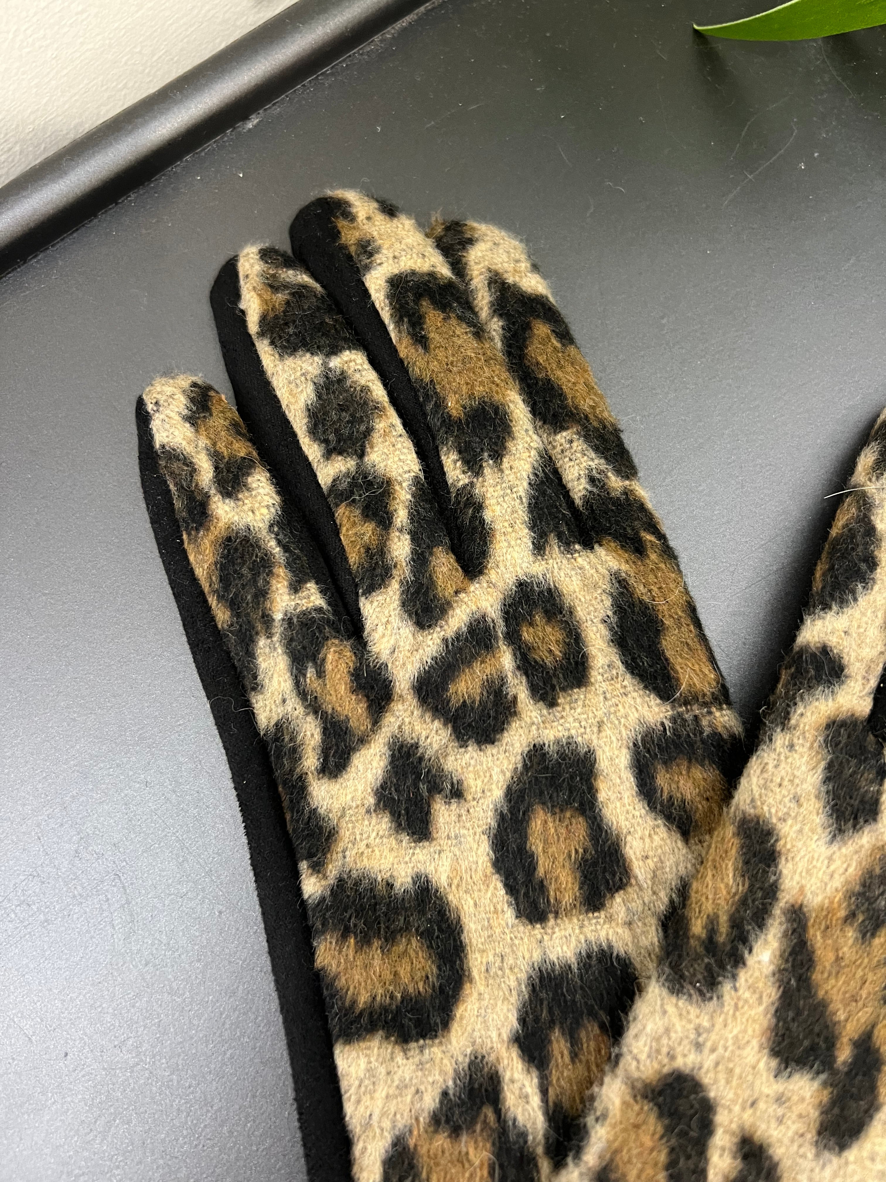 Olivia Leopard Gloves in Brown