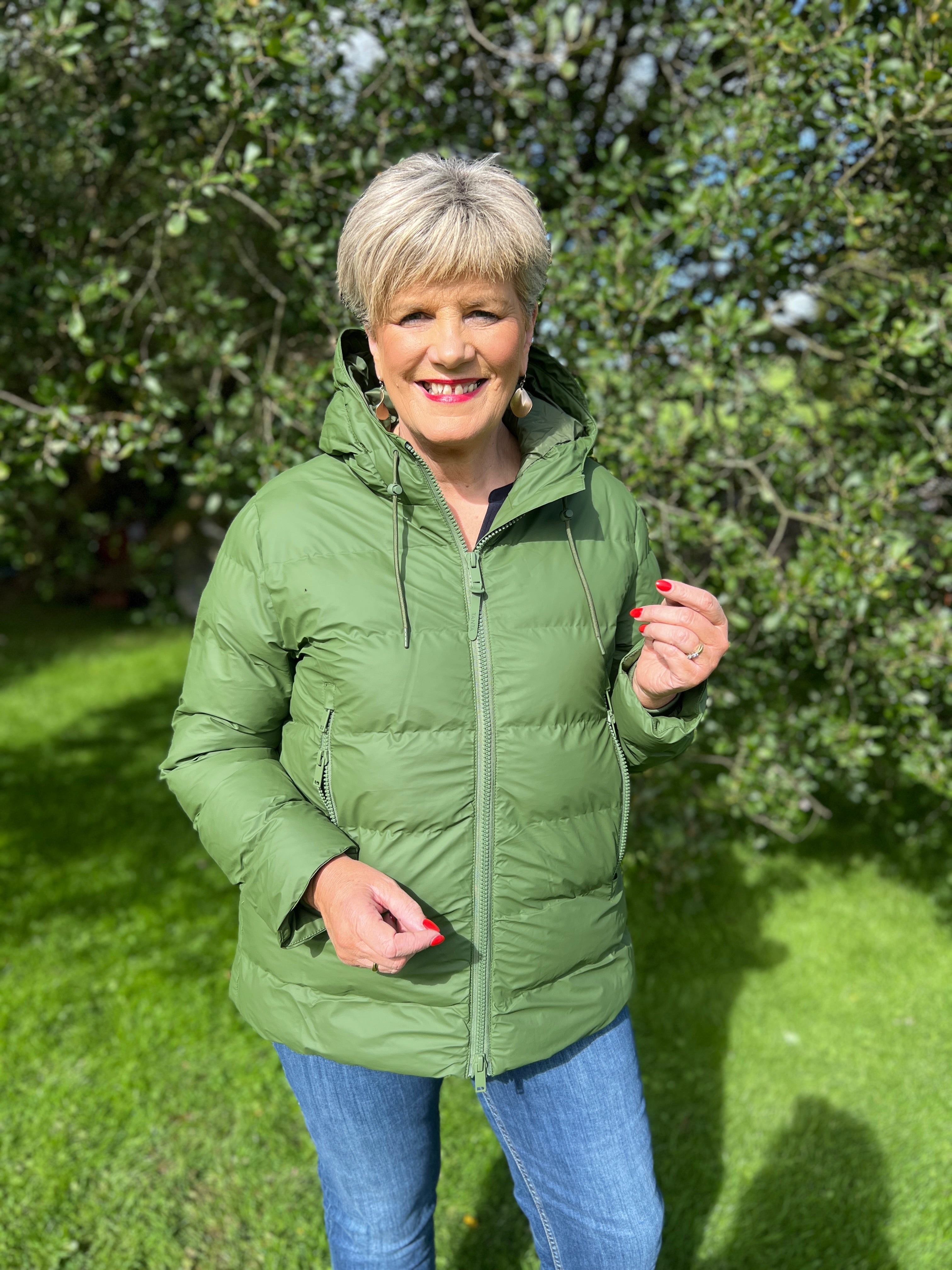 Tanta Nieve Puffa raincoat in Bronze Green
