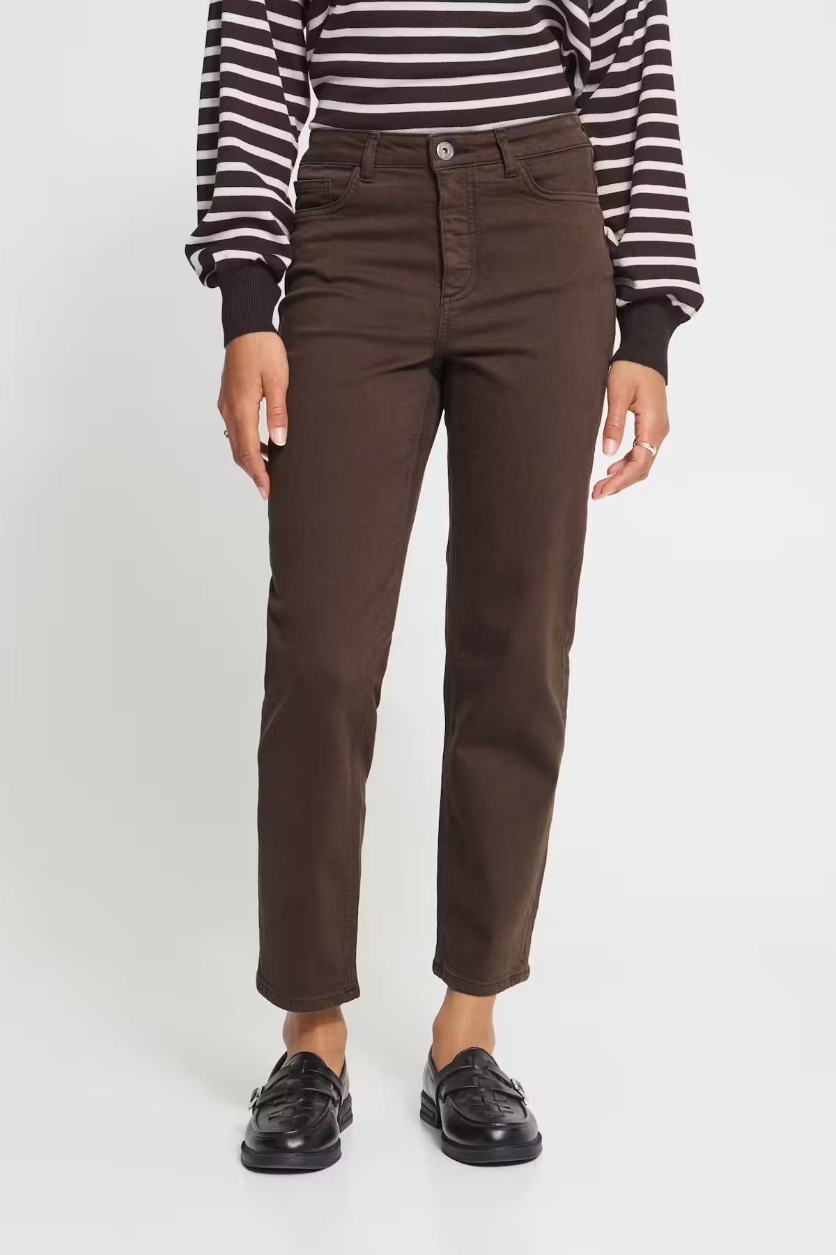 Twiggy Raven Cropped Jeans In Coffee Bean