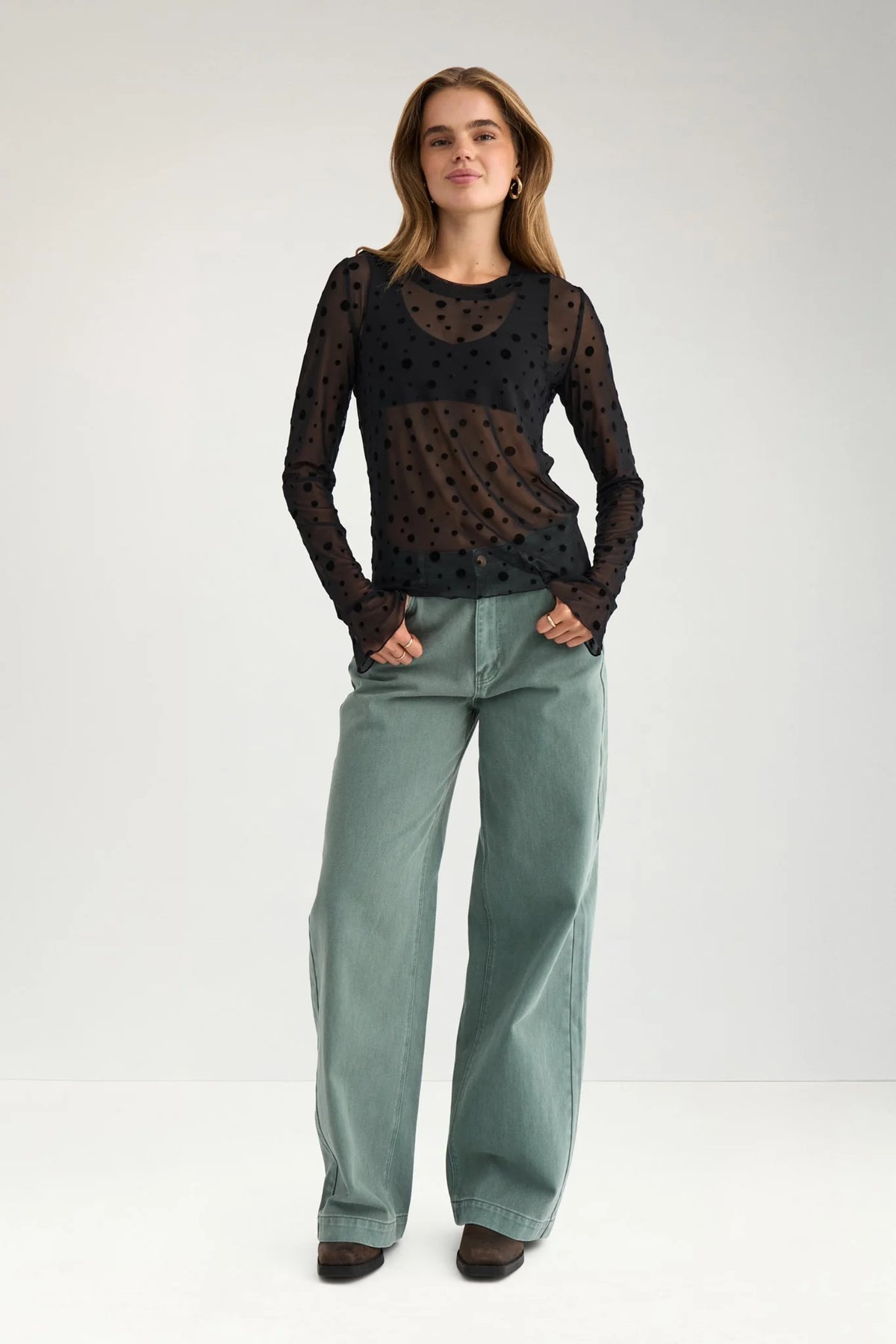 Nuevita spot mesh top in black